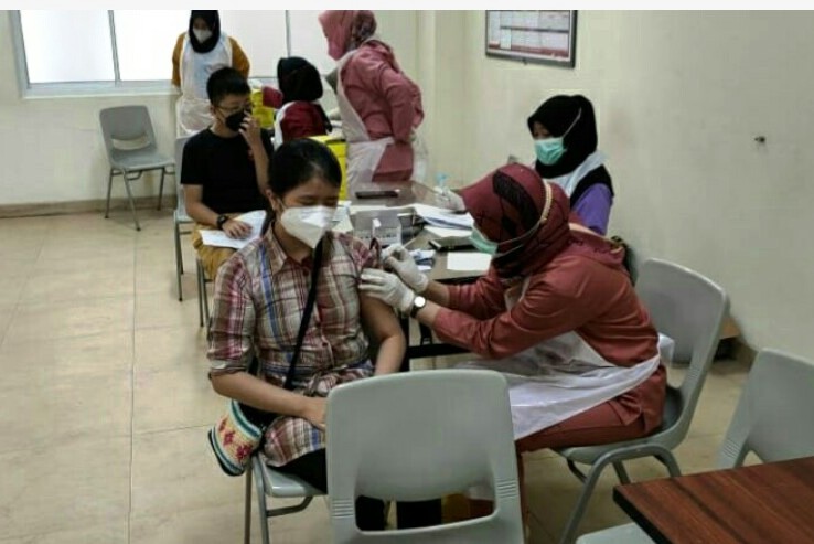 Pelaksanaan vaksinasi kepada 1.038 masyarakat Palembang yang digelar Kodim 0418 Palembang, Rabu (15/9/2021).