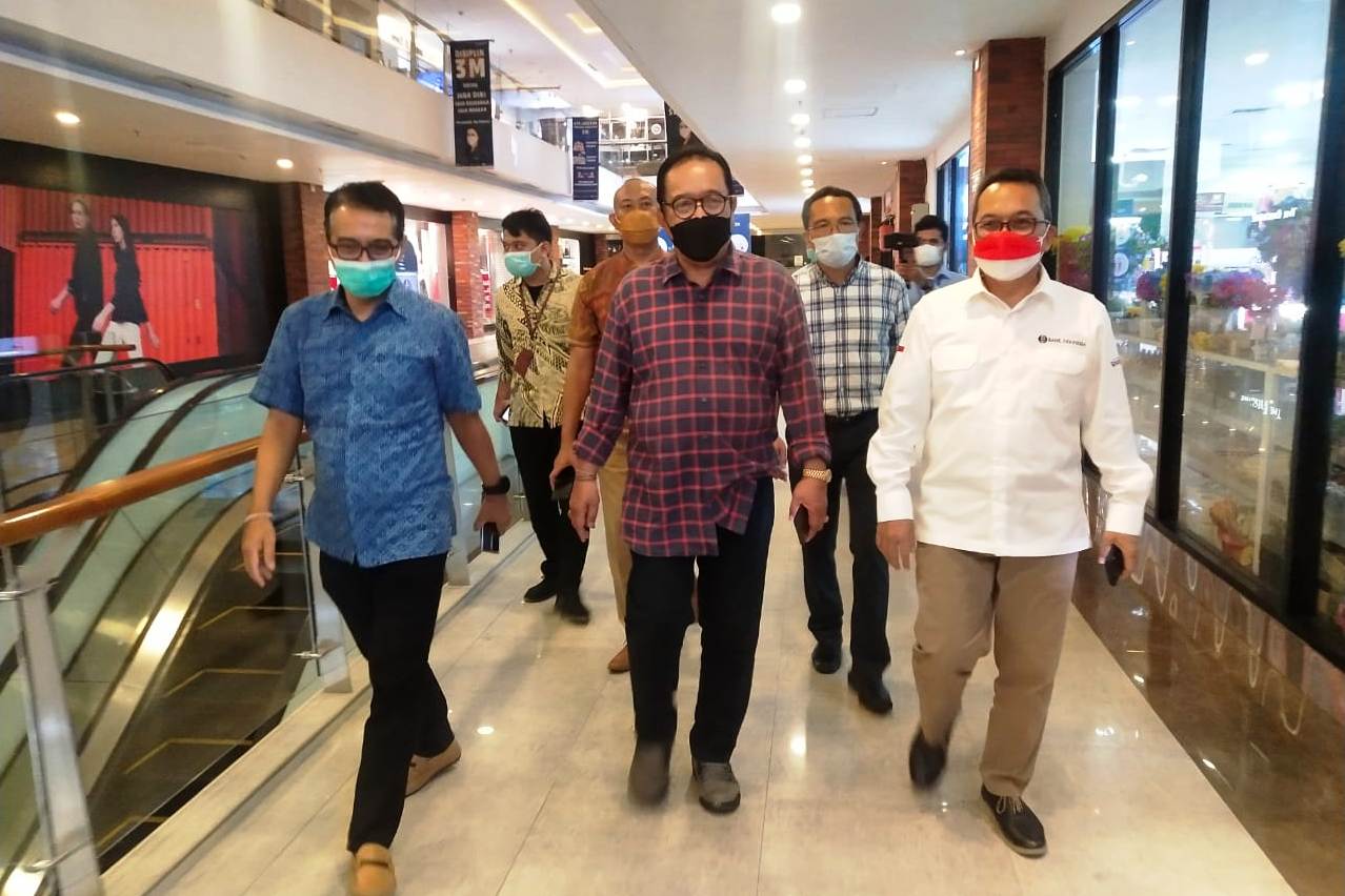 Wakil Gubernur Bali Cok Ace bersama Kepala Perwakilan BI Bali Trisno Nugroho meninjau dan membuka mal di Bali, Rabu (8/9/2021)