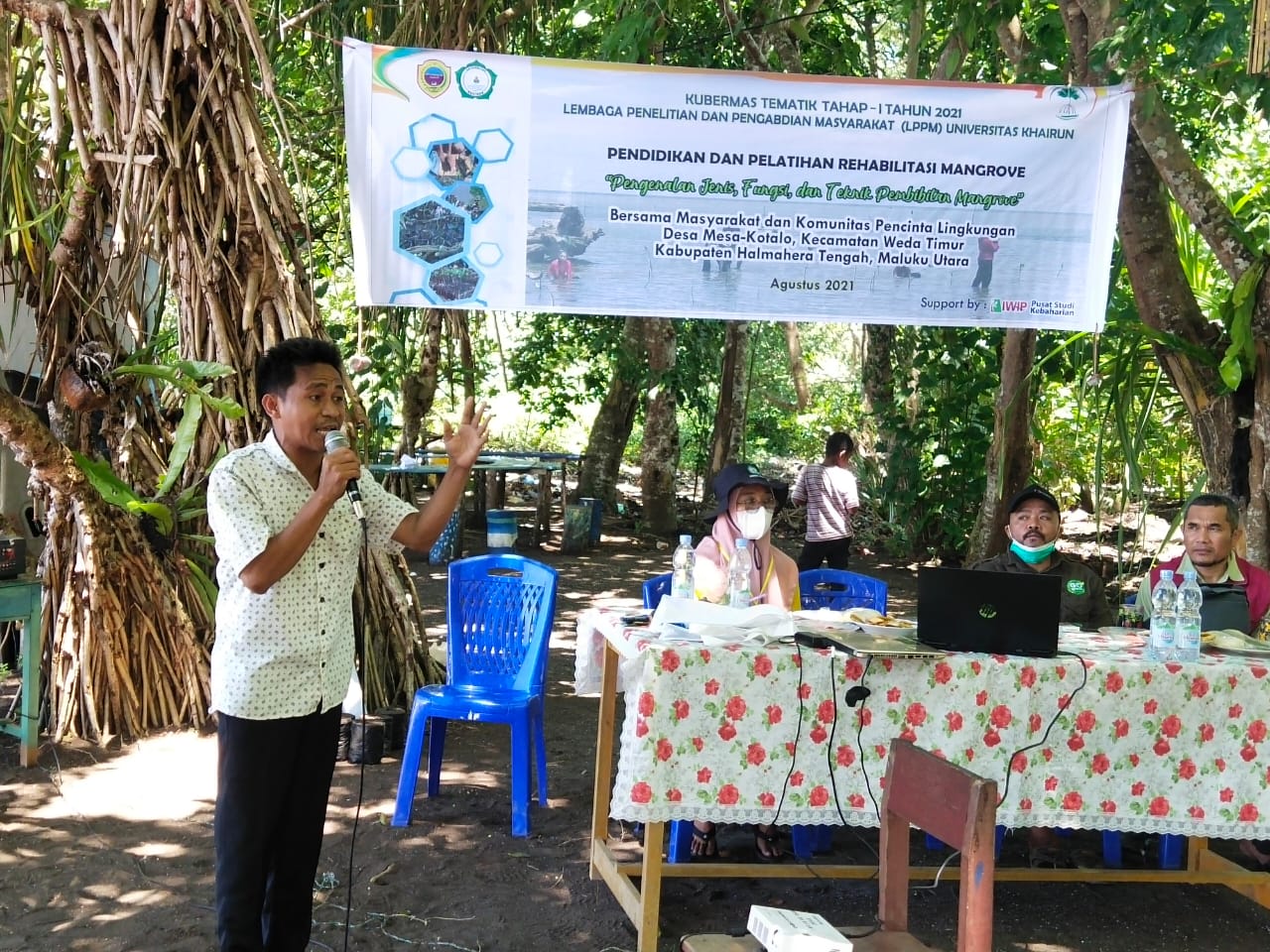 Kegiatan Kuliah Berkarya Bermasyarakat mahasiswa Universitas Khairun di Desa Mesa dan Kotalo, Halmahera Tengah, Maluku Utara.