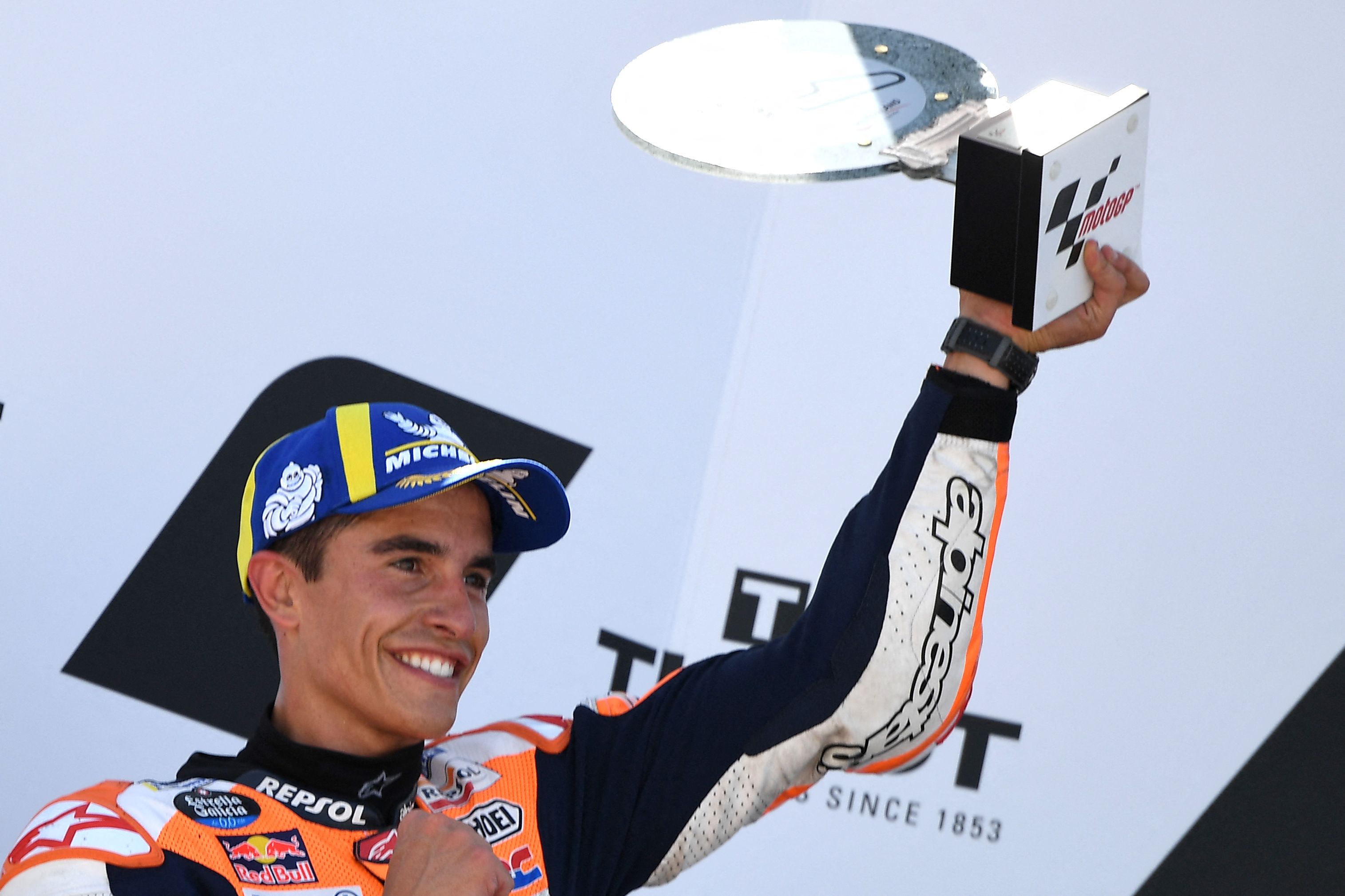  Pembalap MotoGP asal Spanyol, Marc Marquez, saat merayaakn kemenangan di podium.