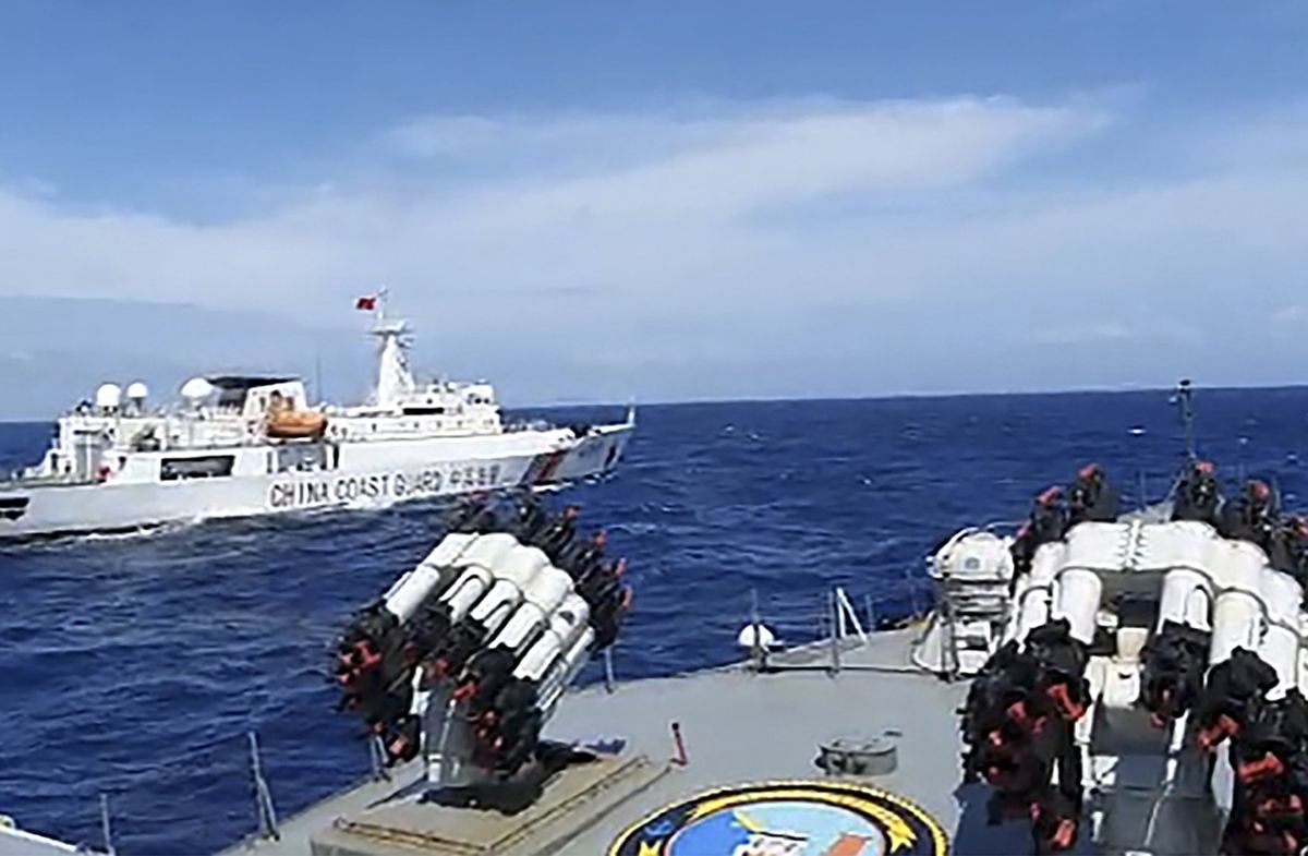 Ilustrasi: Koarmada I menghalau kapal Coast Guard Tiongkok saat melakukan patroli di Laut Natuna Utara, Kepulauan Riau, Senin (30/12/2019). 