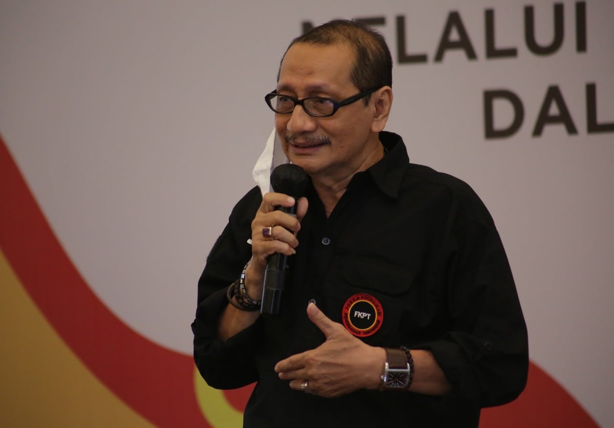 Ketua Ikatan Kekeluargaan Antar Suku Bangsa Kalimantan Selatan (IKASBA Kalsel) Drs Aliansyah Mahadi. 