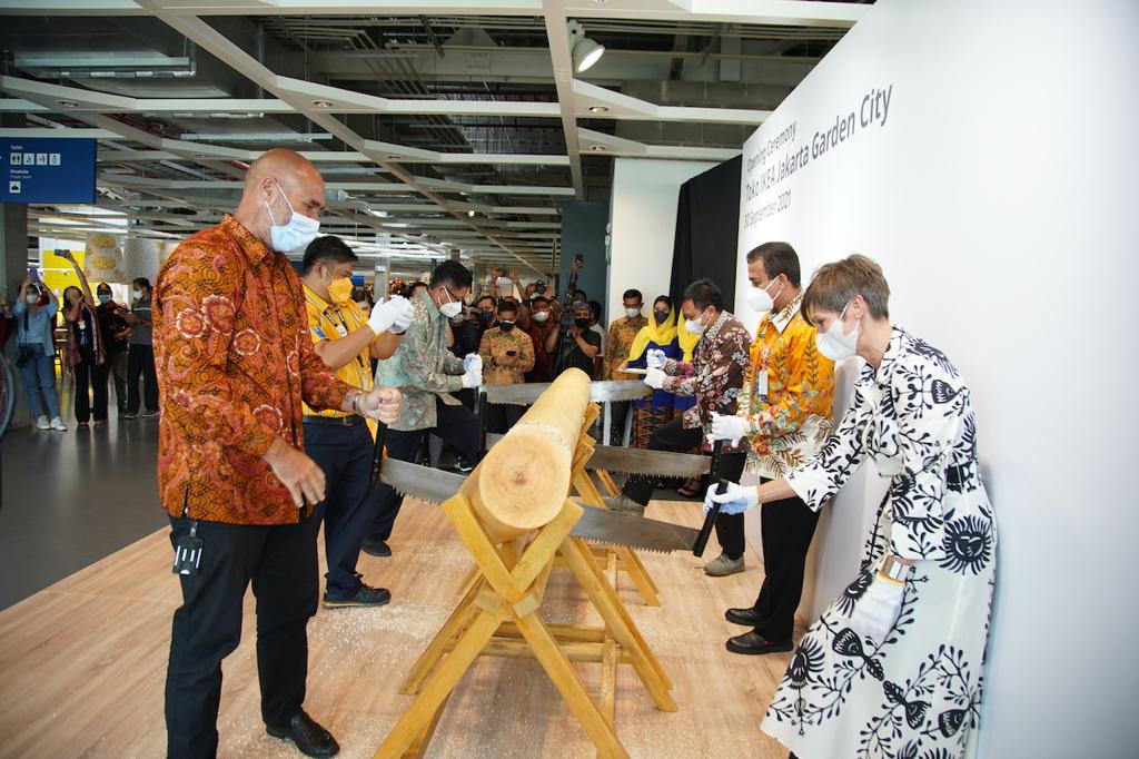 Dubes Swedia untuk Indonesia HE Marina Berg menghadiri cara pembukaan toko keempat IKEA di Jakarta Garden City, Jakarta Timur, Kamis (30/9).