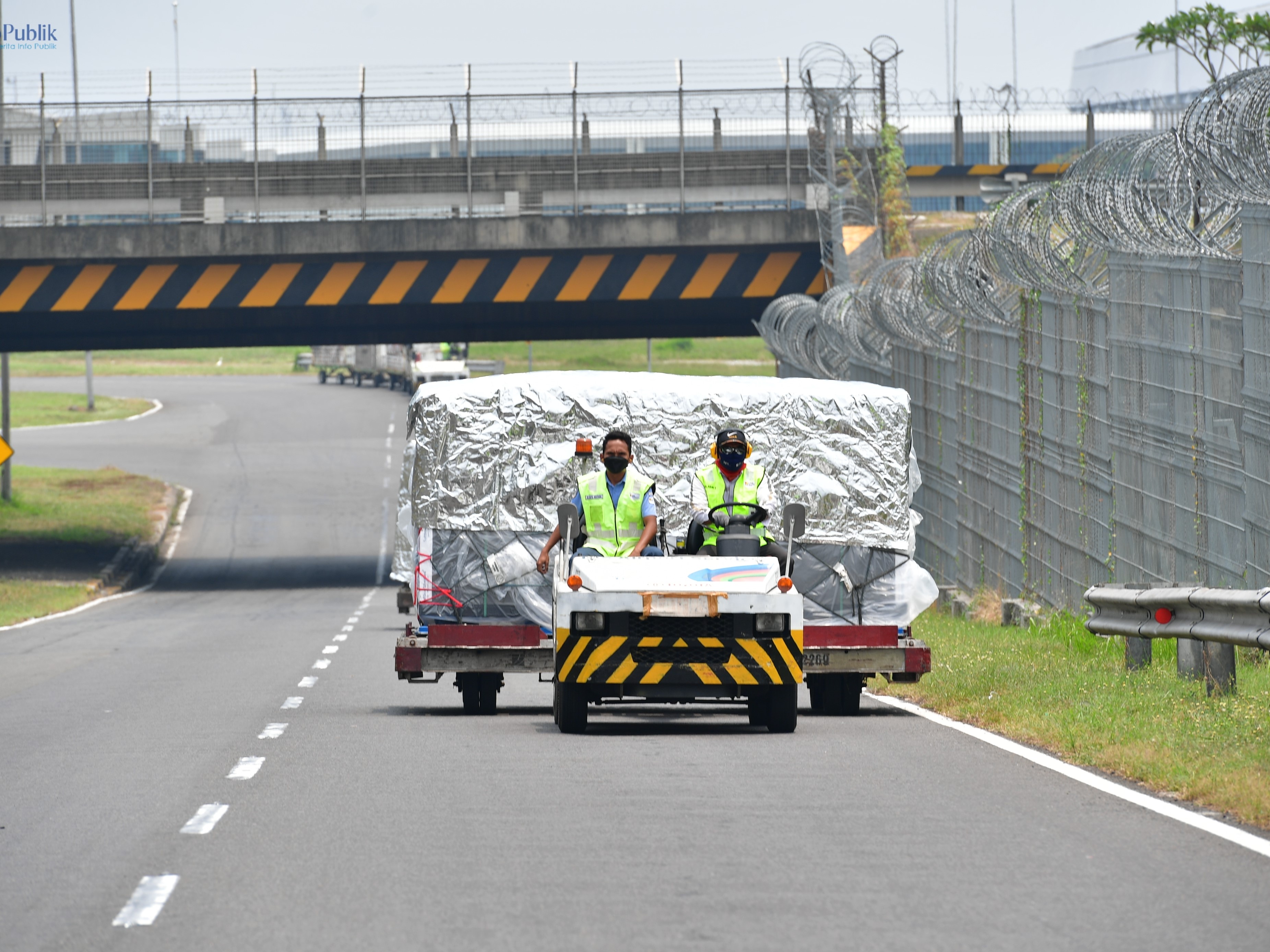 Retno memastikan diplomasi vaksin akan bekerja untuk mengamankan kebutuhan vaksin bagi keperluan rakyat Indonesia.