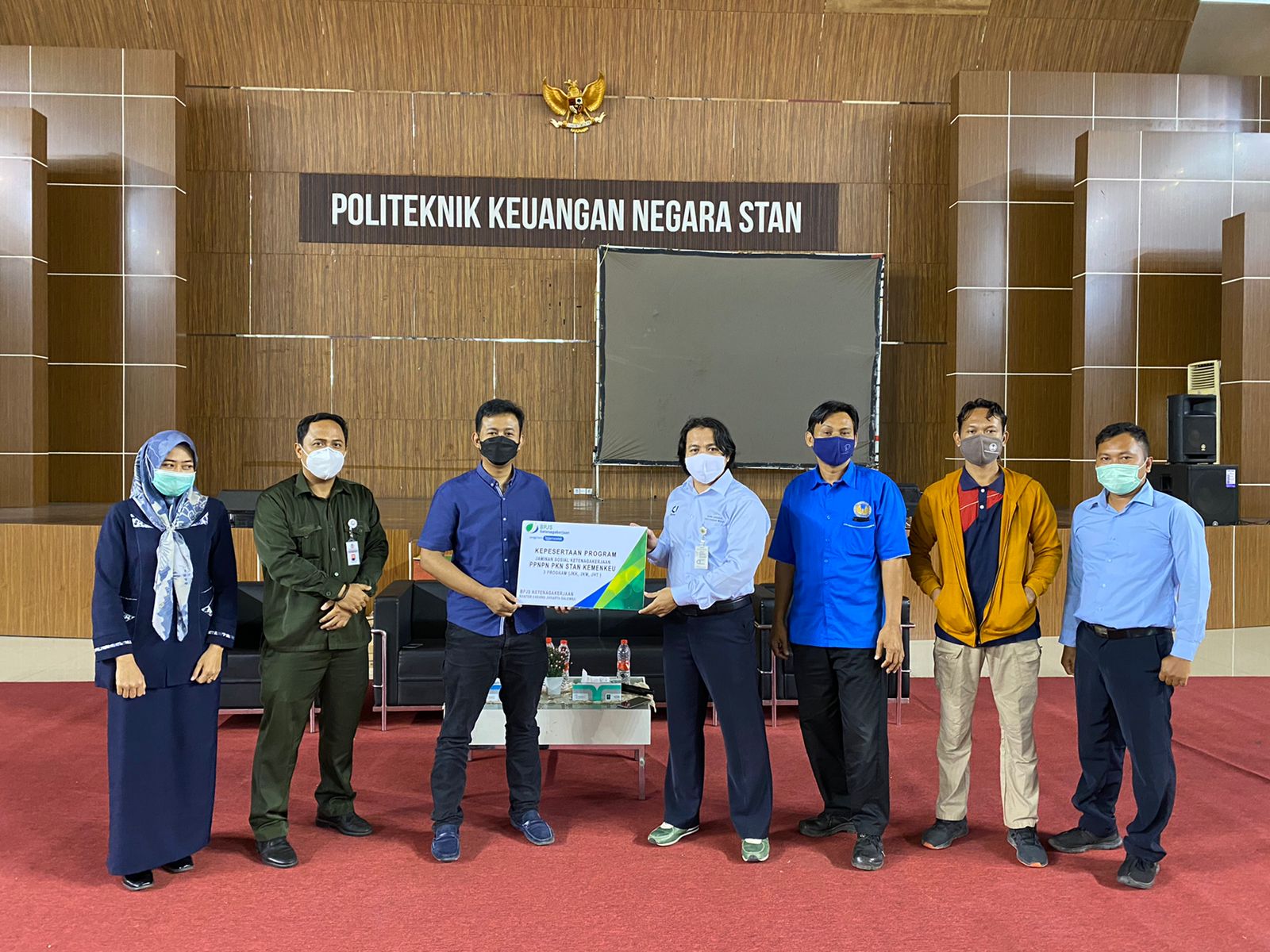 Penandatanganan kerja sama Kantor Cabang BPJAMSOSTEK Salemba dan Politeknik Keuangan Negara STAN di Bintaro, Tangsel, Banten, Kamis  (9/9).