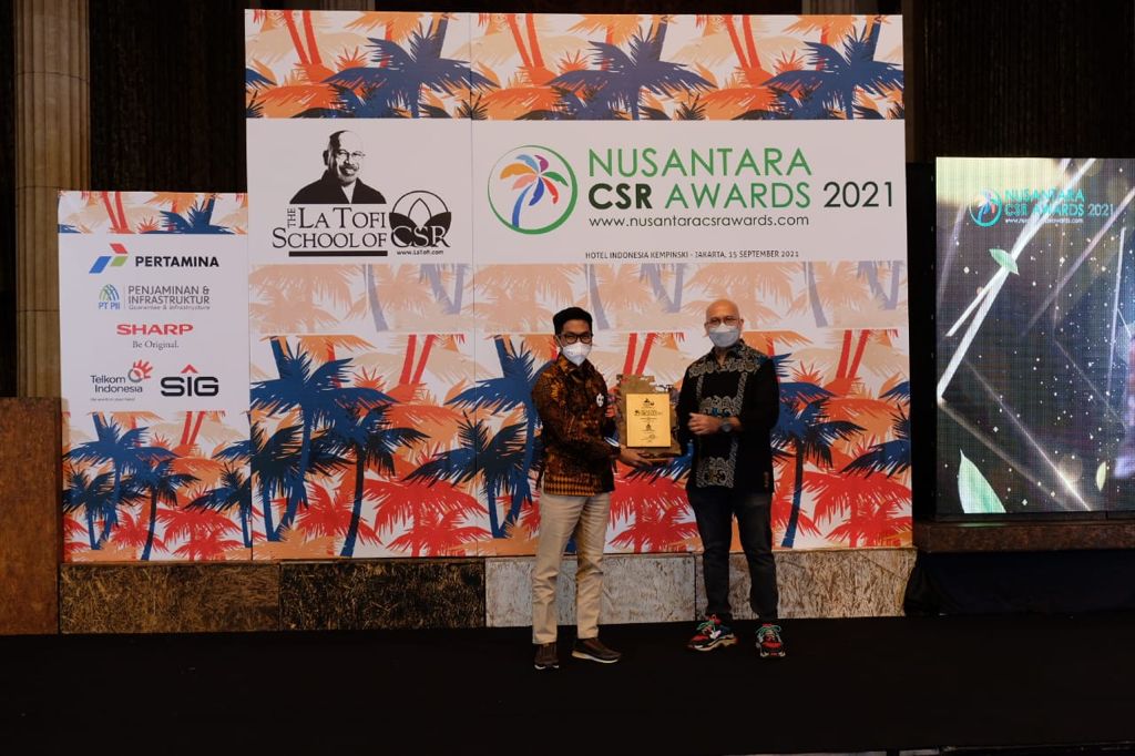 Semen Gresik meraih penghargaan Nusantara CSR Awards 2021