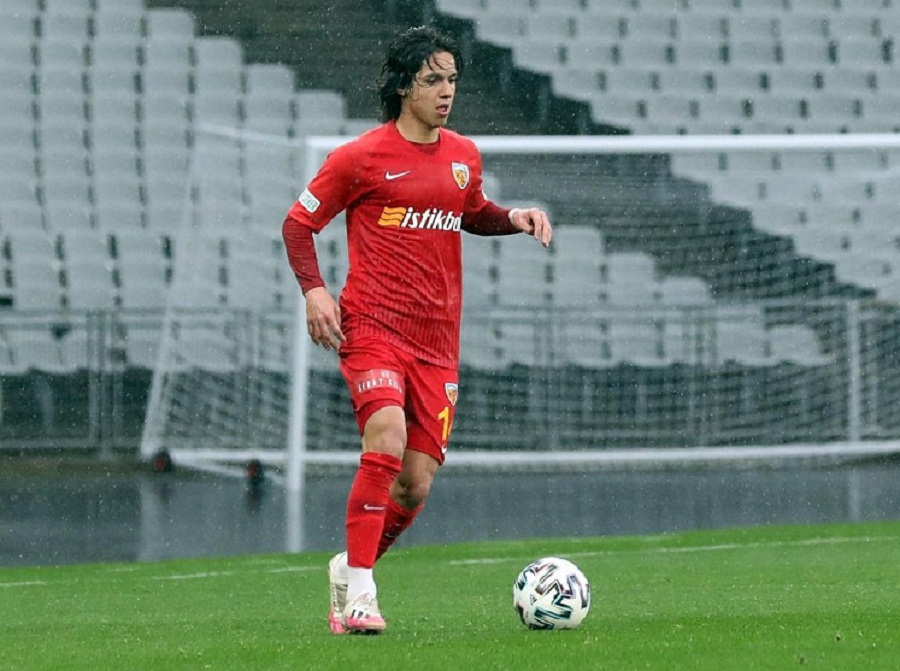 Bintang muda Turki, Emre Demir resmi bergabung dengan Barcelona.