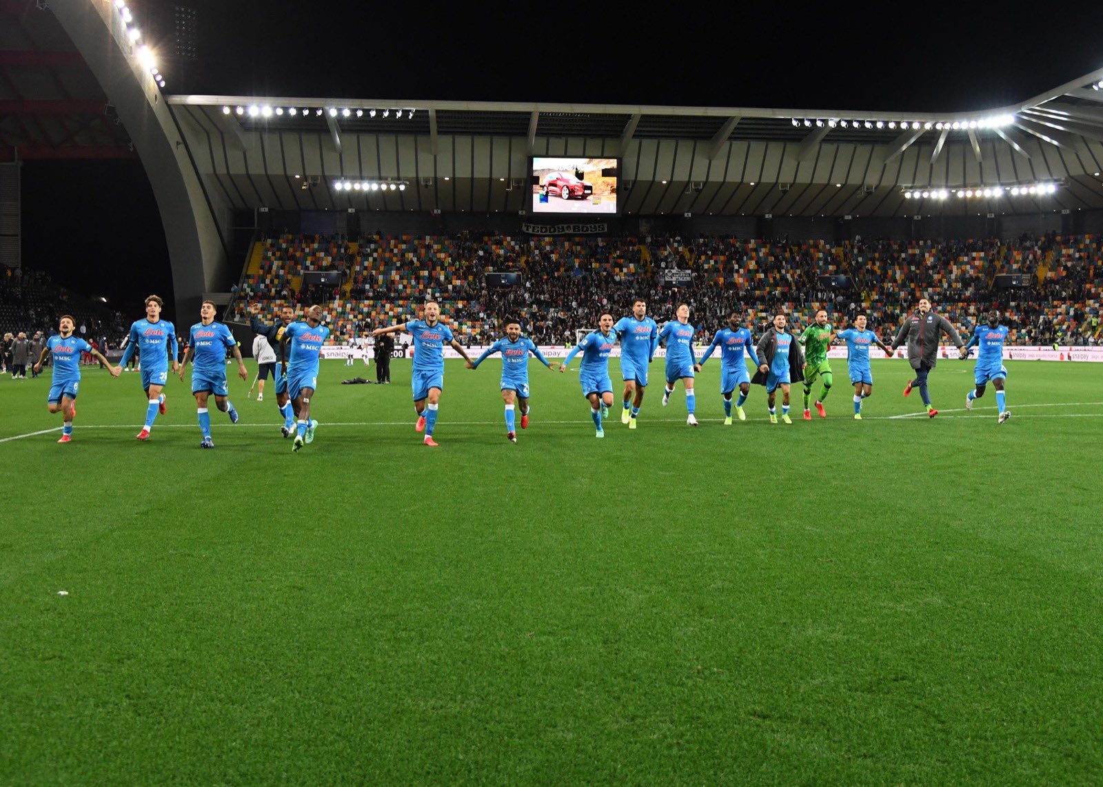 Napoli Lanjutkan Rekor Selalu Menang dan Naik ke Puncak Klasemen Serie A