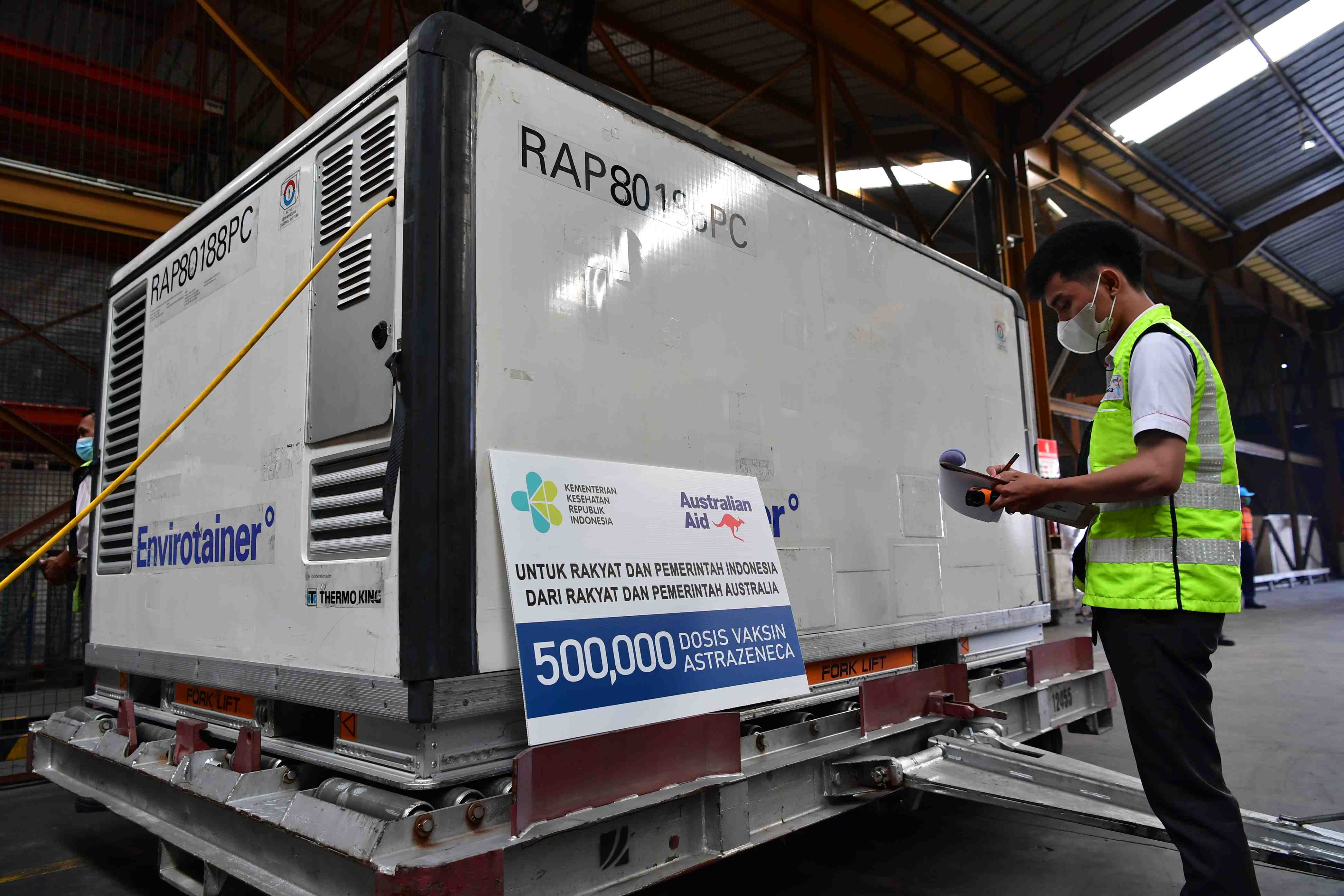 500 Ribu Vaksin AstraZeneca Bantuan Pemerintah Australia Tiba di Tanah Air