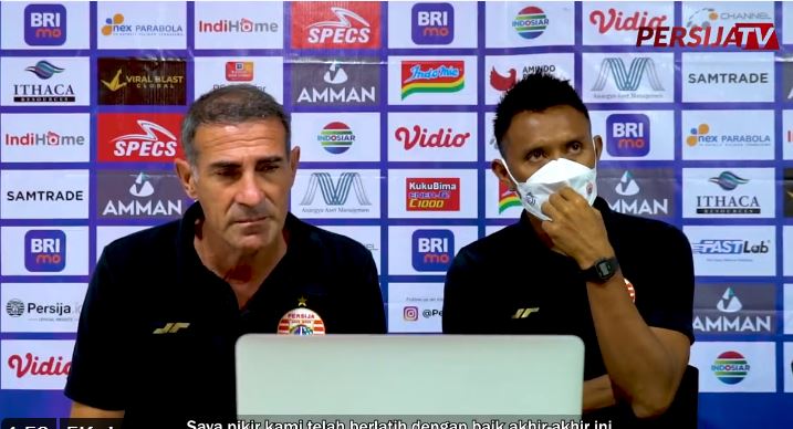 Pelatih Persija Angelo Alessio (kiri) 