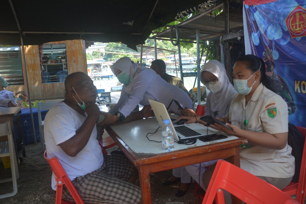 Vaksinasi oleh Kodam Cenderawasih