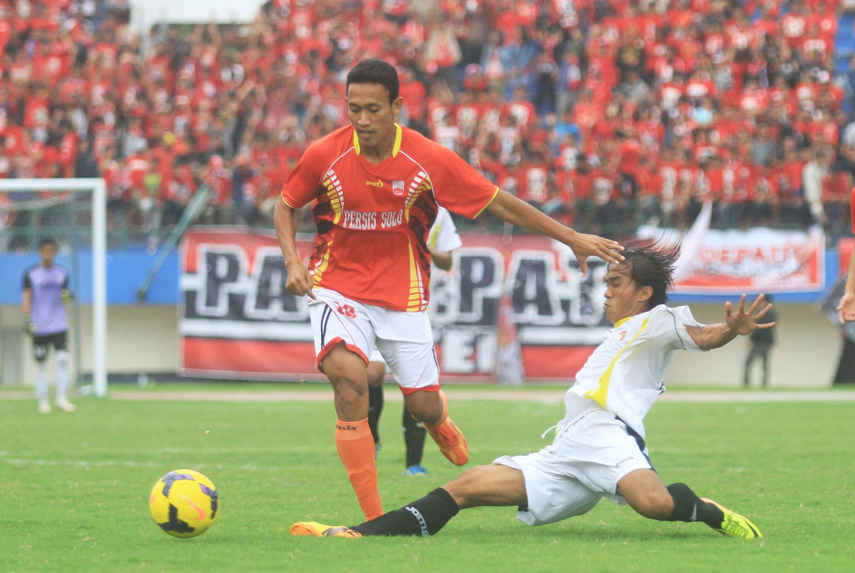 Pemain Persis Solo, Yanuar Ruspuspito (kiri)