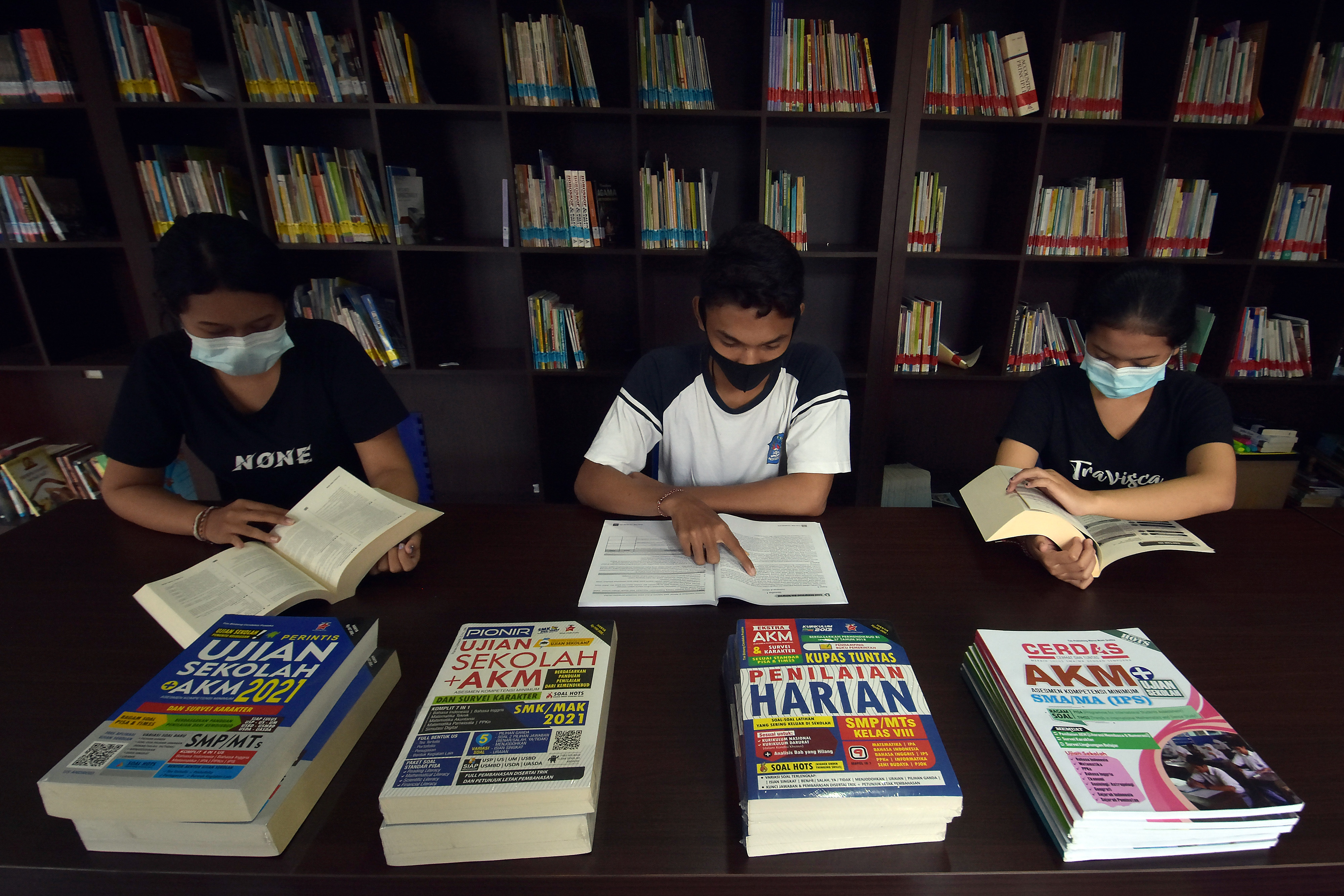 Ilustrasi siswa sedang belajar