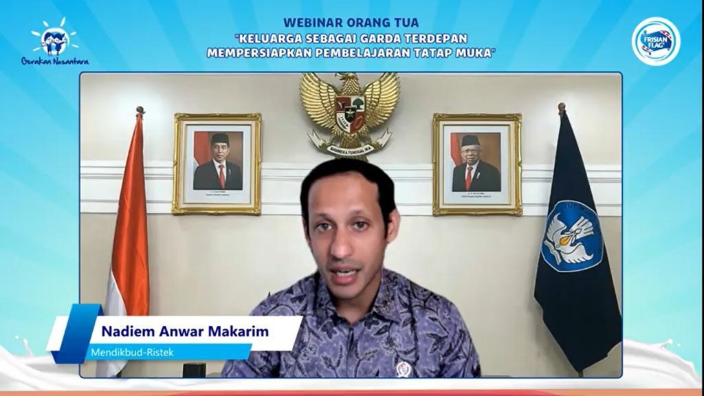 Mendikbud-Ristek Nadiem Makarim saat memberikan sambutan kepada para peserta webinar orang tua.