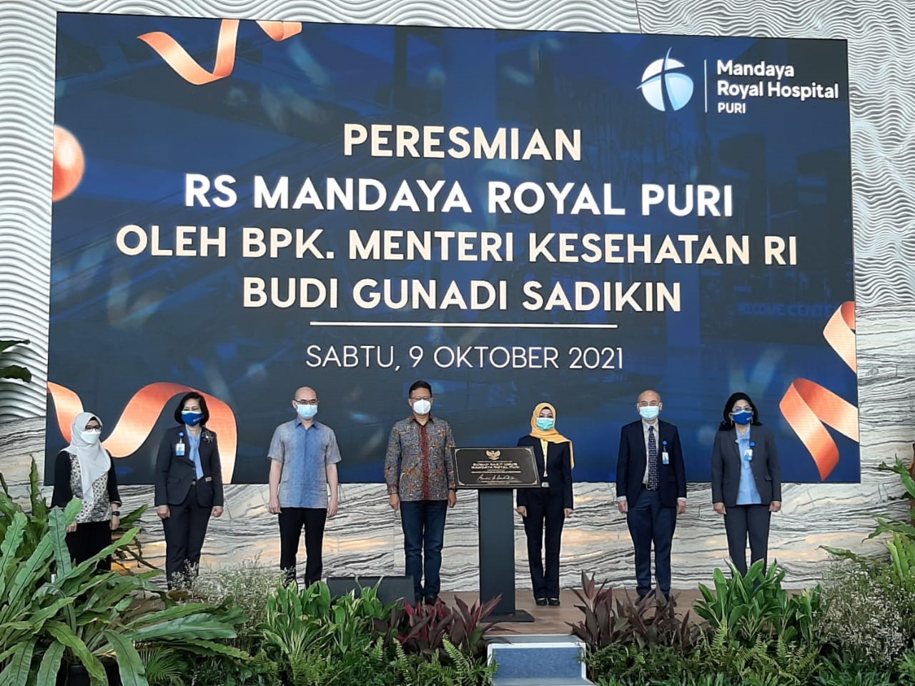 Saat ini bergabung 169 tenaga dokter spesialis dan subspesialis, sekitar 60 merupakan lulusan atau memperoleh training di luar negeri.