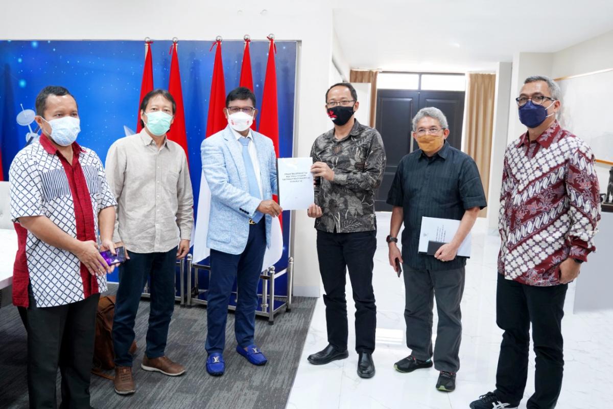 Menkominfo Johnny G Plate menerima perwakilan Dewan Pers dan Task Force Media Sustainability 