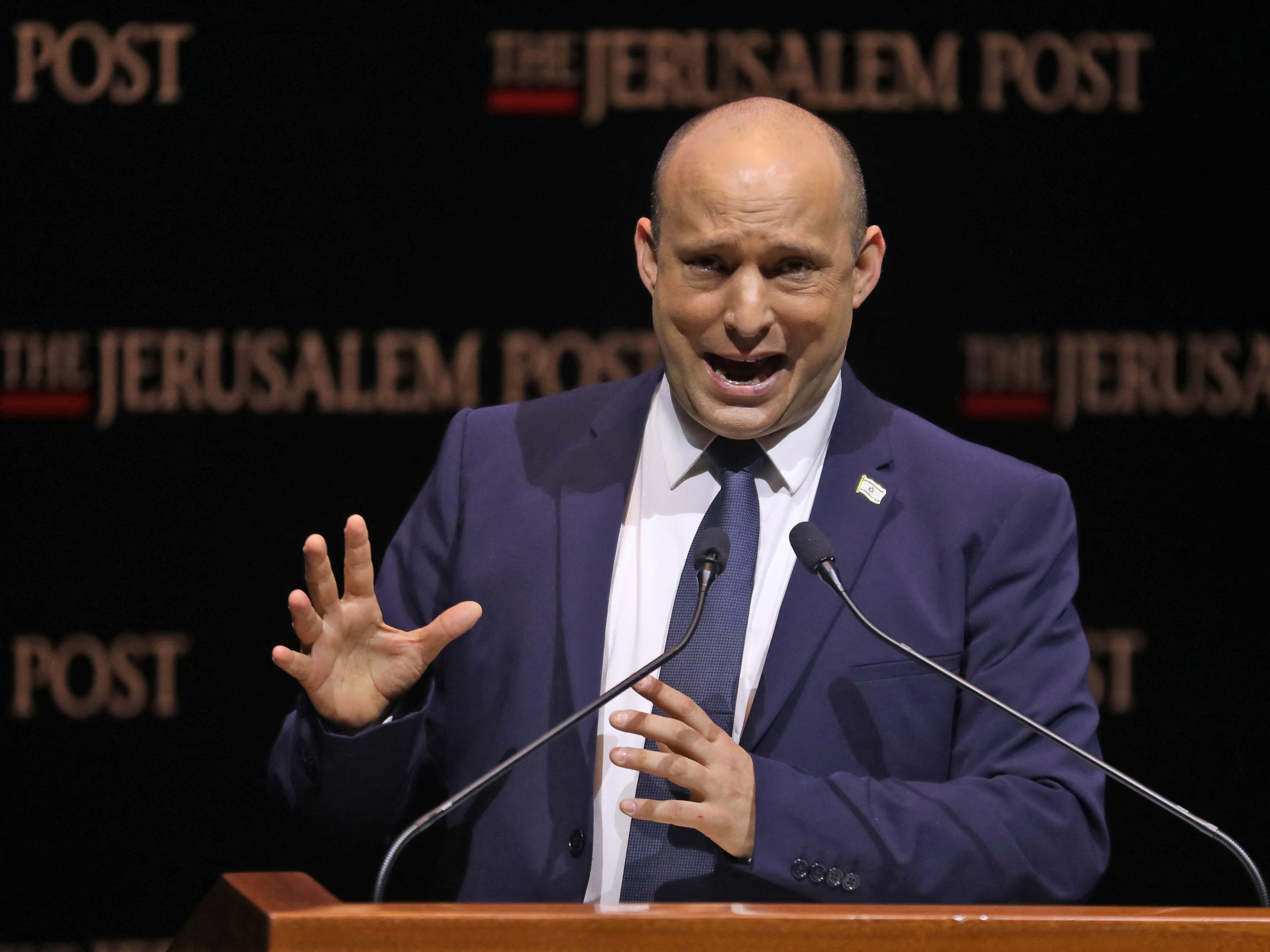 Perdana Menteri Israel Naftali Bennett berbicara selama konferensi tahunan ke-10 Jerusalem Post di Yerusalem pada Selasa (12/10).