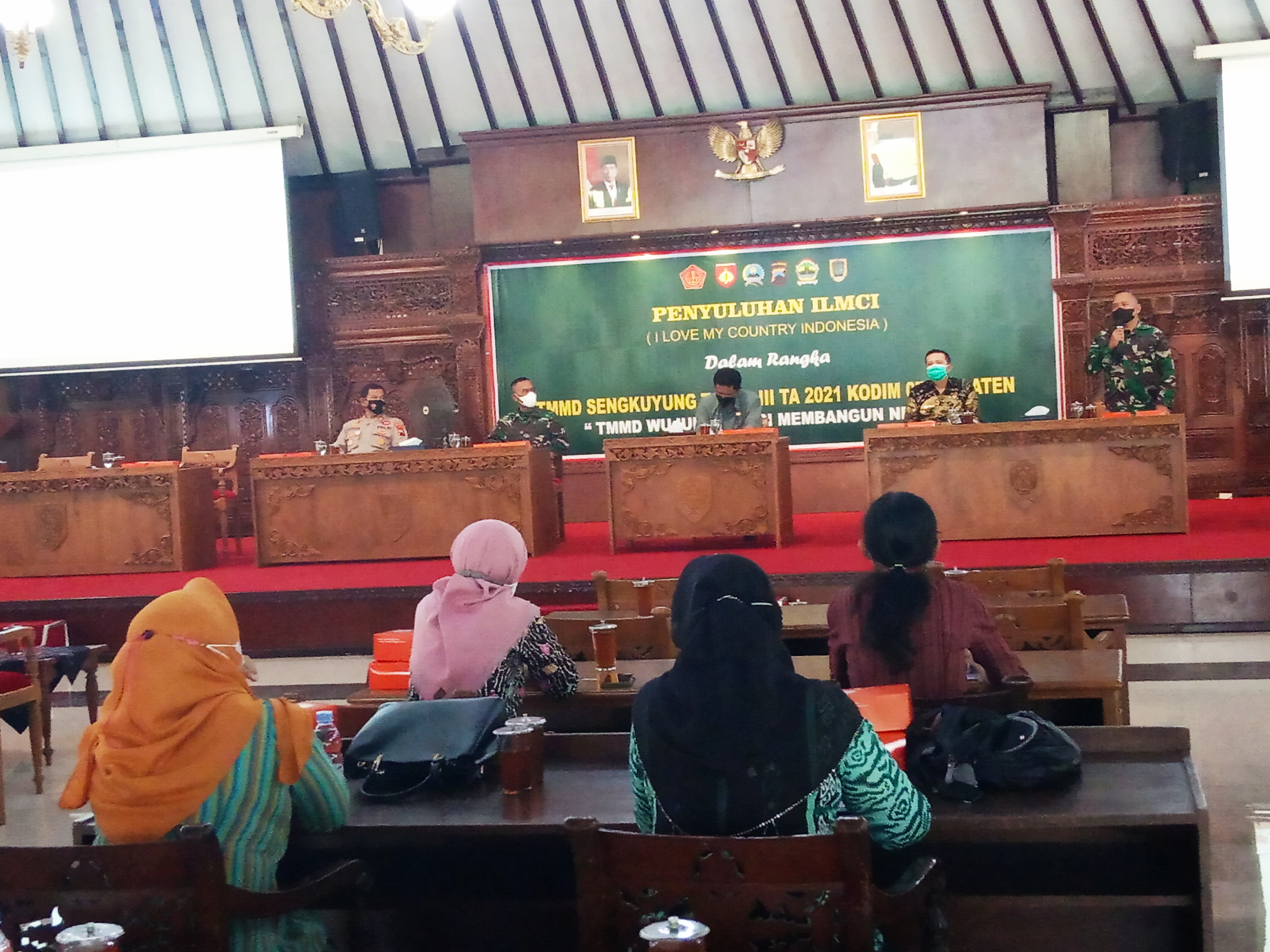 Sejumlah guru mengikuti sosialisasi dan edukasi penggunaan aplikasi ILMCI