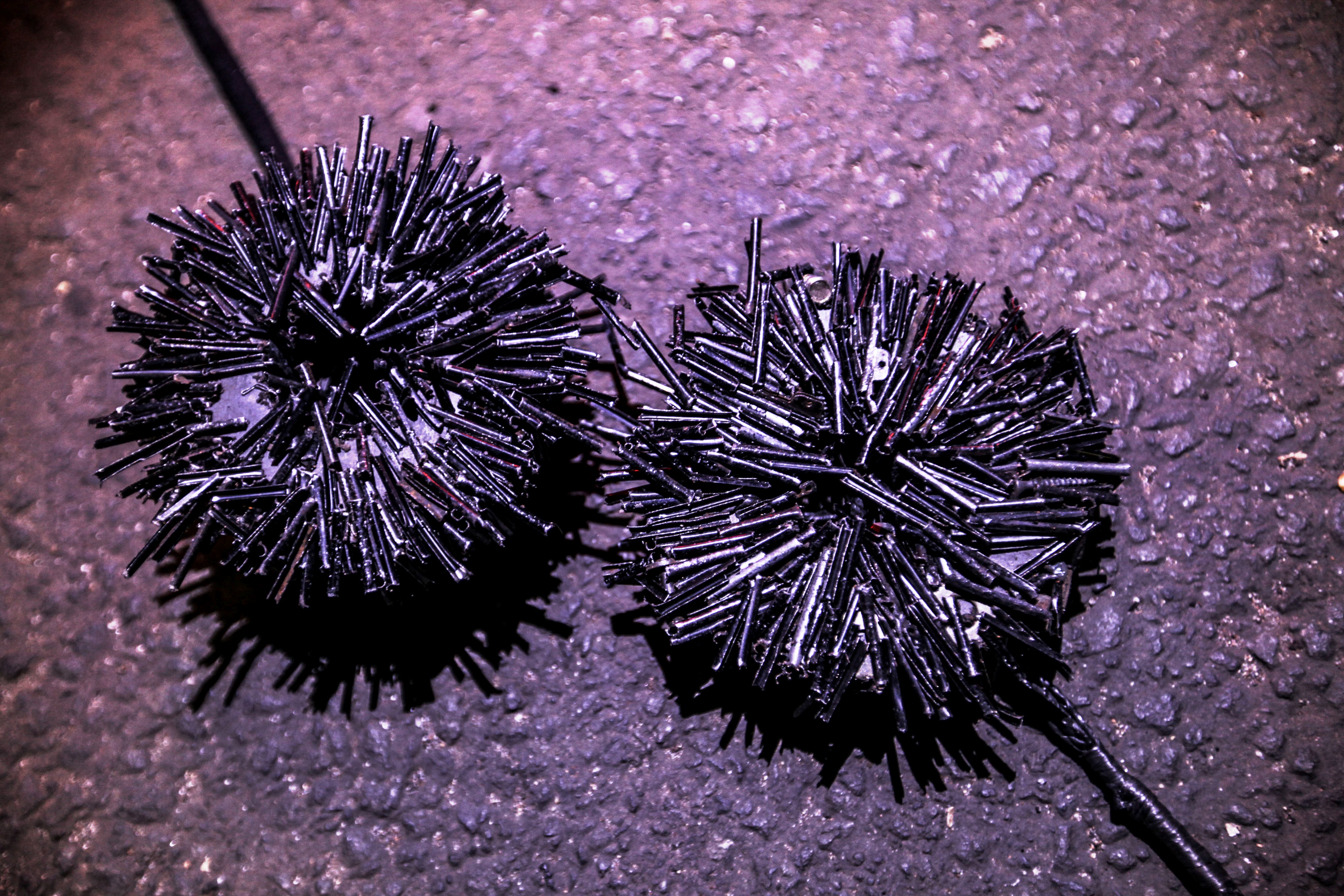 Ilustrasi paku-paku yang berhasil dikumpulkan saat pembersihan ranjau paku di di Jalan MT Haryono, Sabtu (17/7/2021) dini hari.