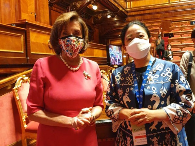 Ketua DPR RI Dr (HC) Puan Maharani (kanan) dan pimpinan DPR AS, Nancy Pelosi pada Seventh Group G20 Parliamentary Speakers’ Summit (P20) 