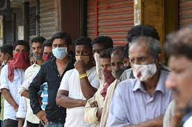 Warga di Mumbai, India.