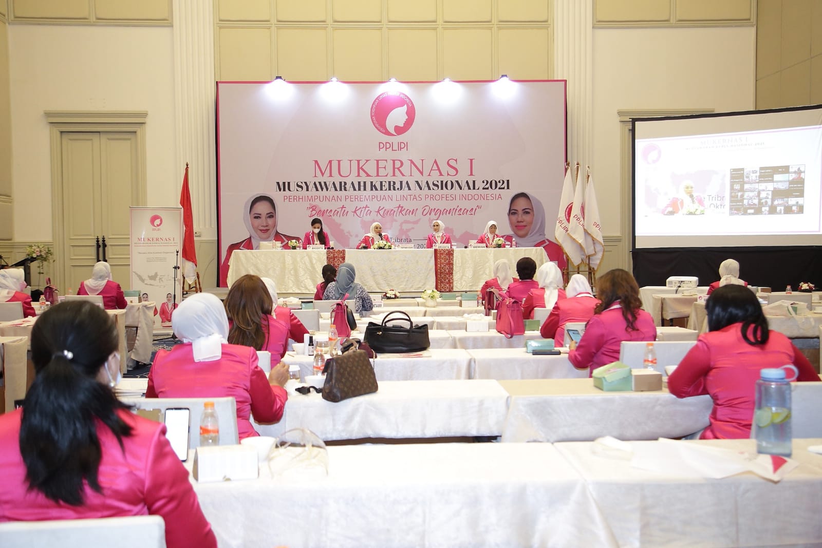 Di Mukernas PPLIPI, Menparekraf: Pelaku UMKM Terus Dibantu Lakukan Transformasi  