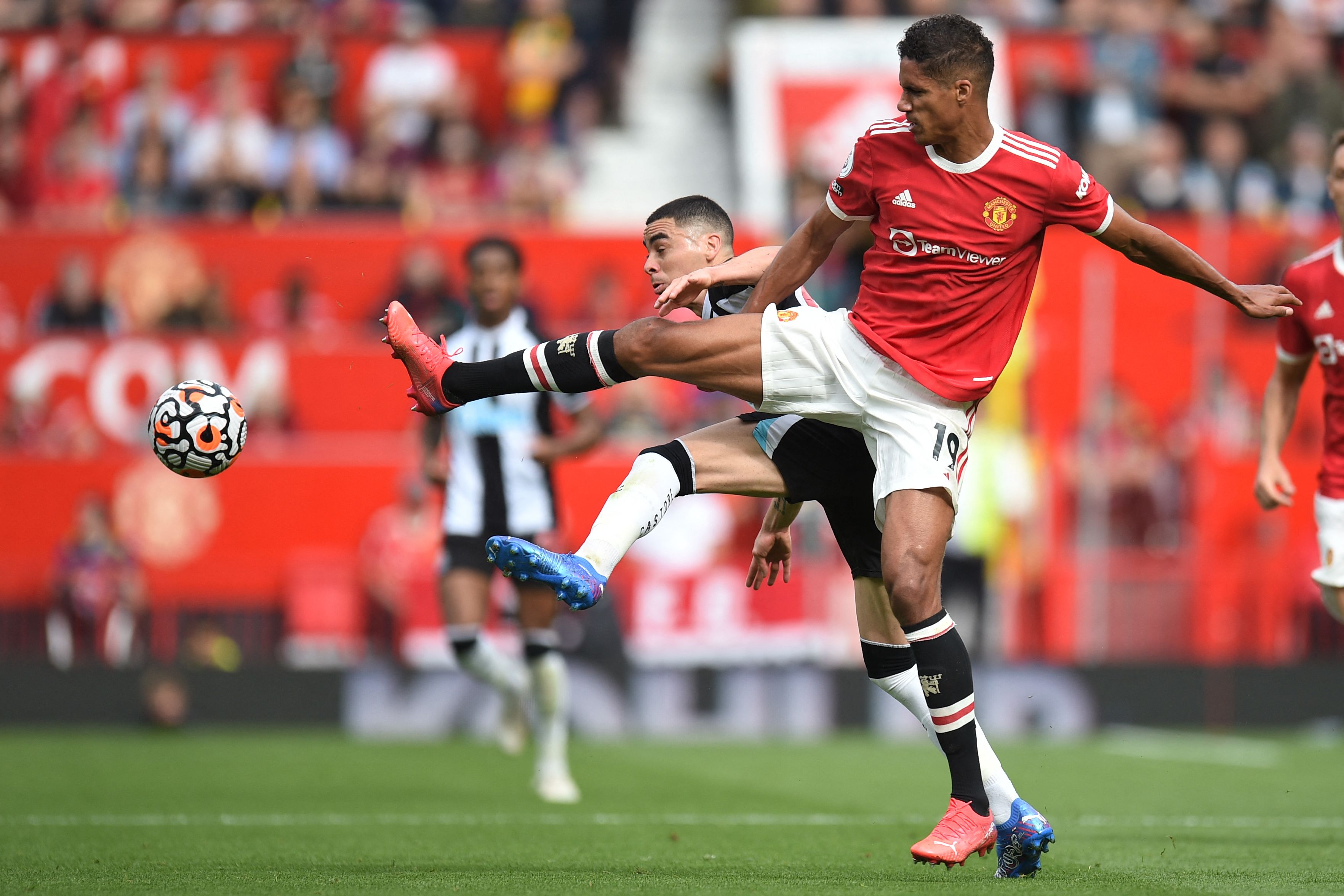 Pemain belakang Manchester United Raphael Varane