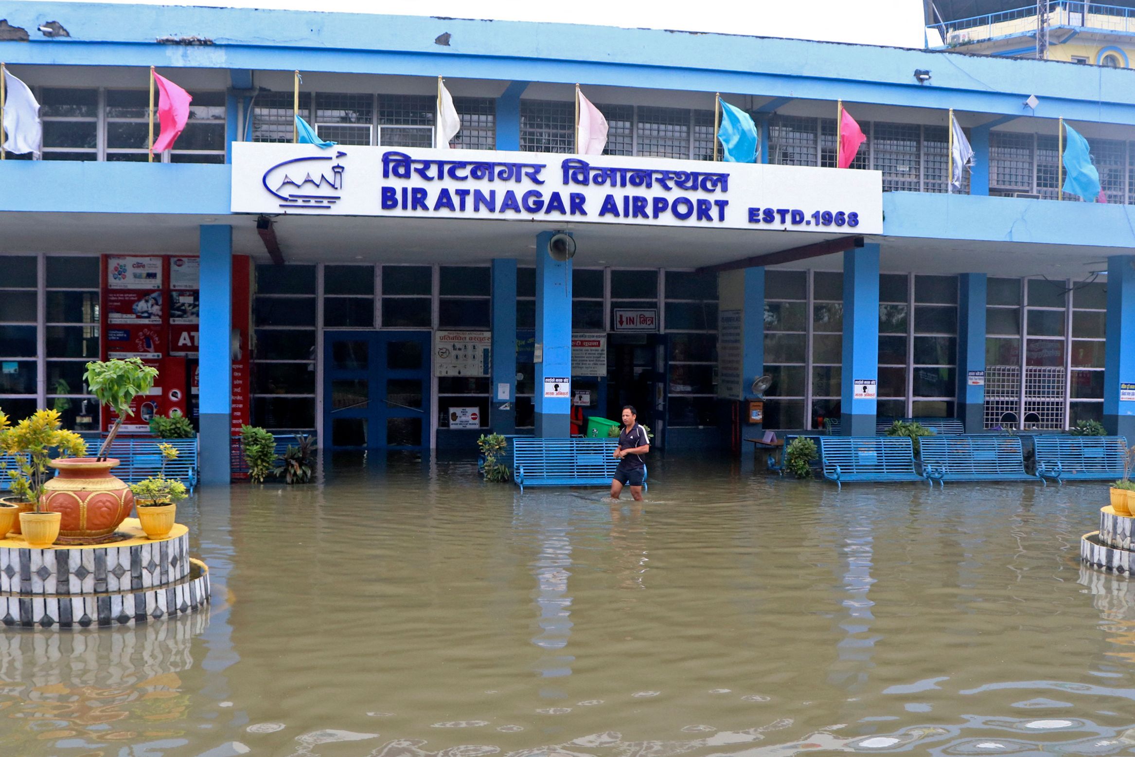 Banjir genangi bandara domestik di Nepal