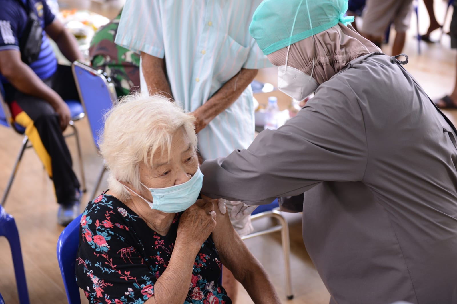 PT Timah melaksanakan vaksinasi covid Gotong Royong di dua kabupaten, Provinsi Babel, Jumat (1/10)