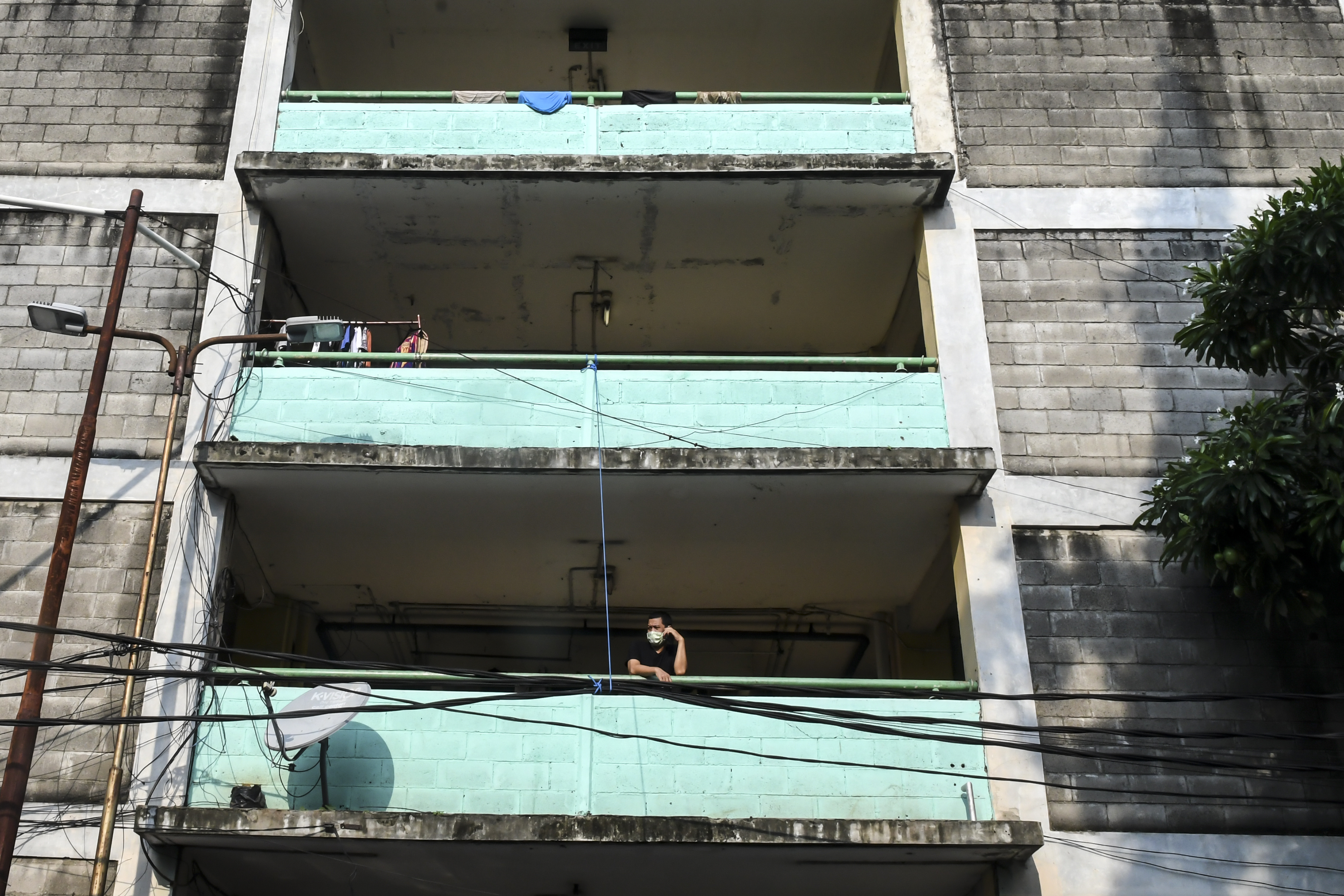 Potret aktivitas warga yang tinggal di Rusunami Petamburan, Jakarta.