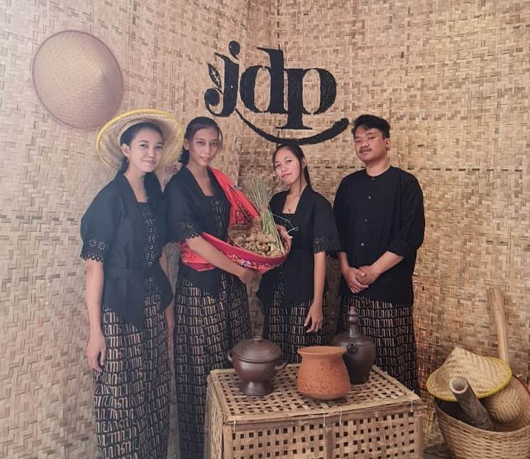 Jamu kini telah diterima semua kalangan dan saat ini produknya juga sudah menjadi mitra di berbagai hotel. 