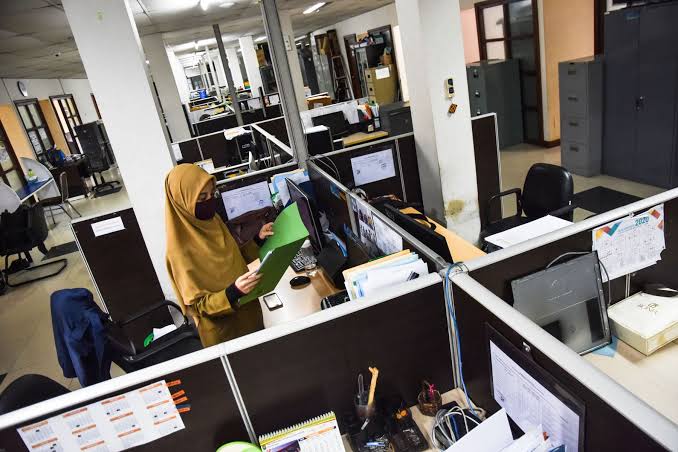 Anies: Kapasitas Kantor Non-Esensial Boleh 50%