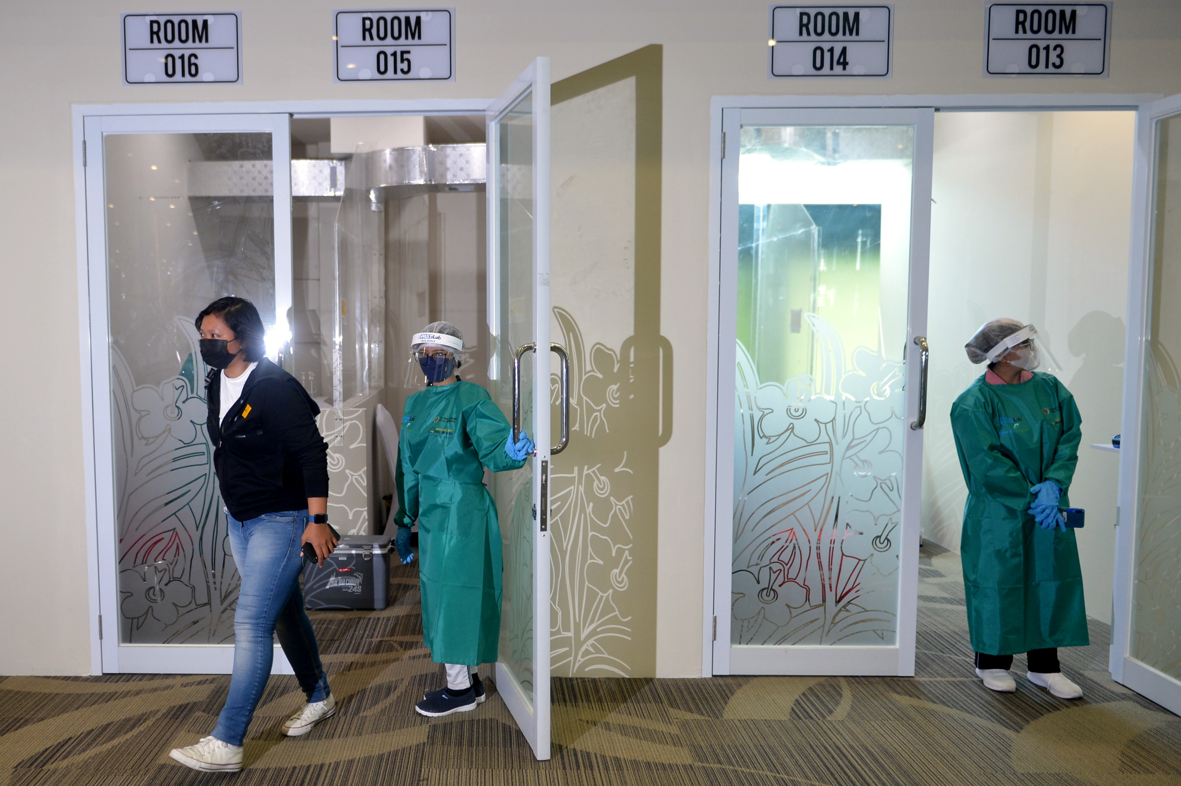 Pemerintah akan memberlakukan persayaratan tes PCR H-2 bagi penerbangan dalam negeri.