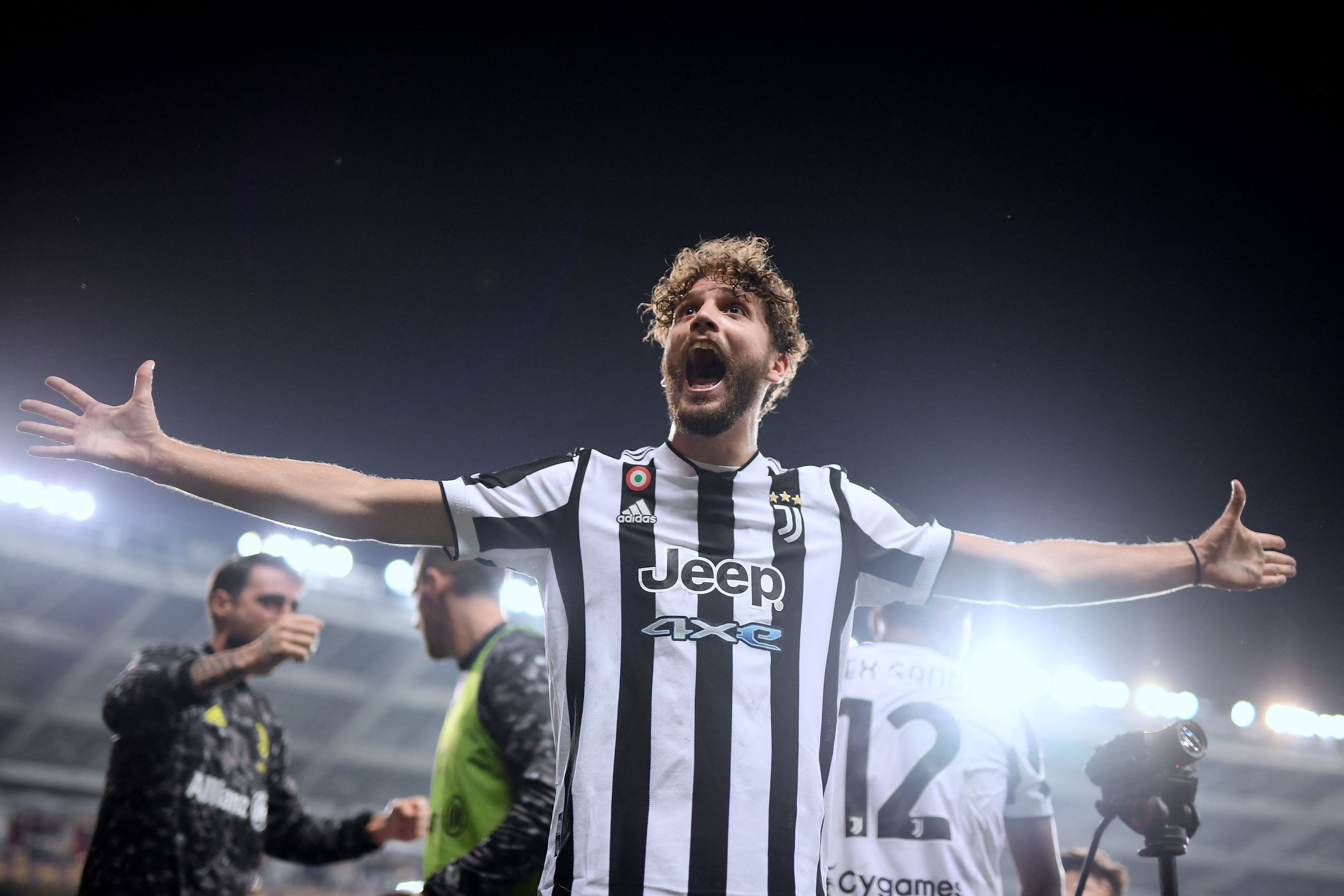 Gelandang Juventus Manuel Locatelli melakukan selebrasi usai mencetak gol ke gawang Torino di laga Serie A.