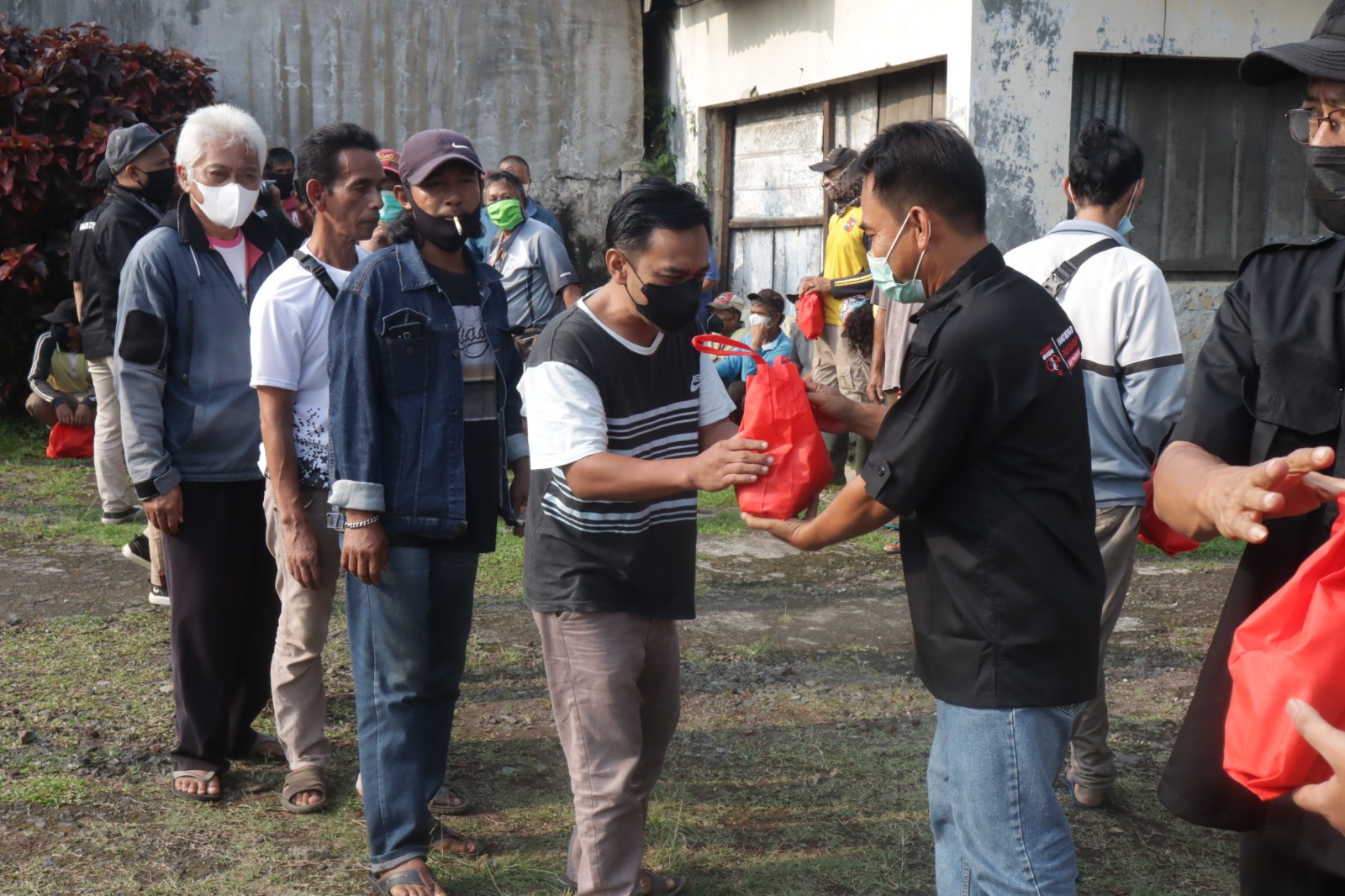Sahabat Ganjar menggelar kegiatan donasi di Bocimi