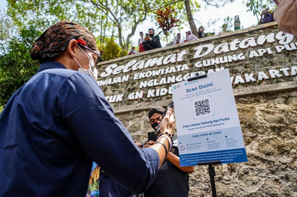 Menparekraf Sandiaga Uno mengunjungi Desa Wisata Nglanggeran, Kecamatan Patuk, Kabupaten Gunung Kidul, Daerah Istimewa Yogyakarta. 