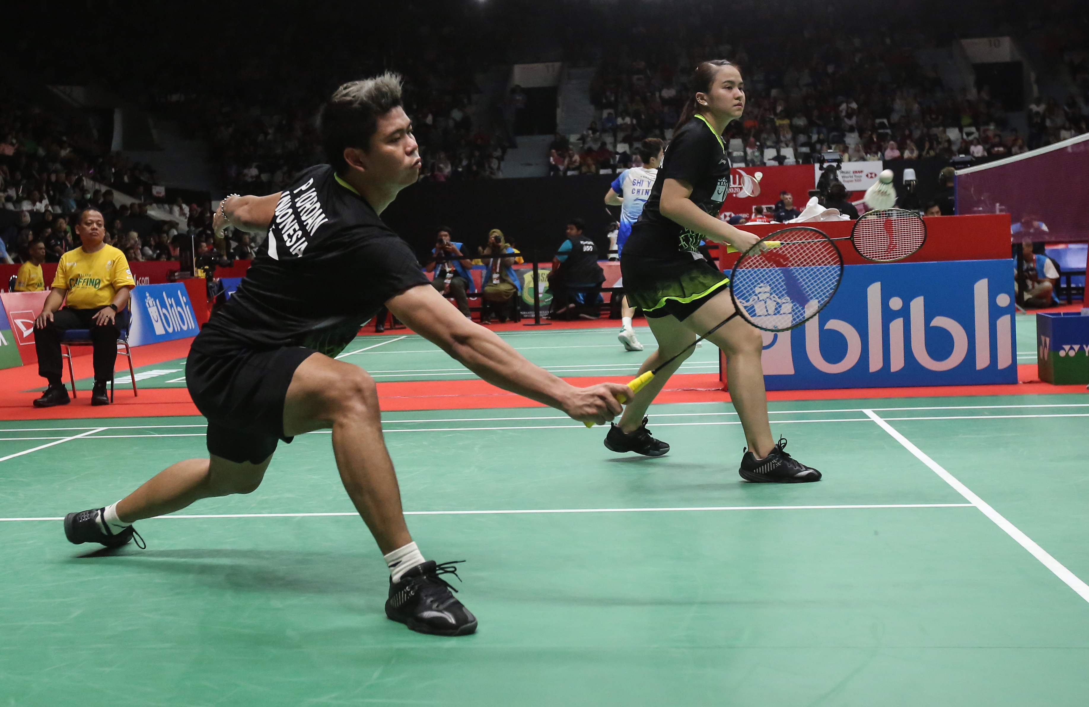 Pebulu tangkis ganda campuran Praveen/Melati saat berlaga di Indonesia Masters 2020.