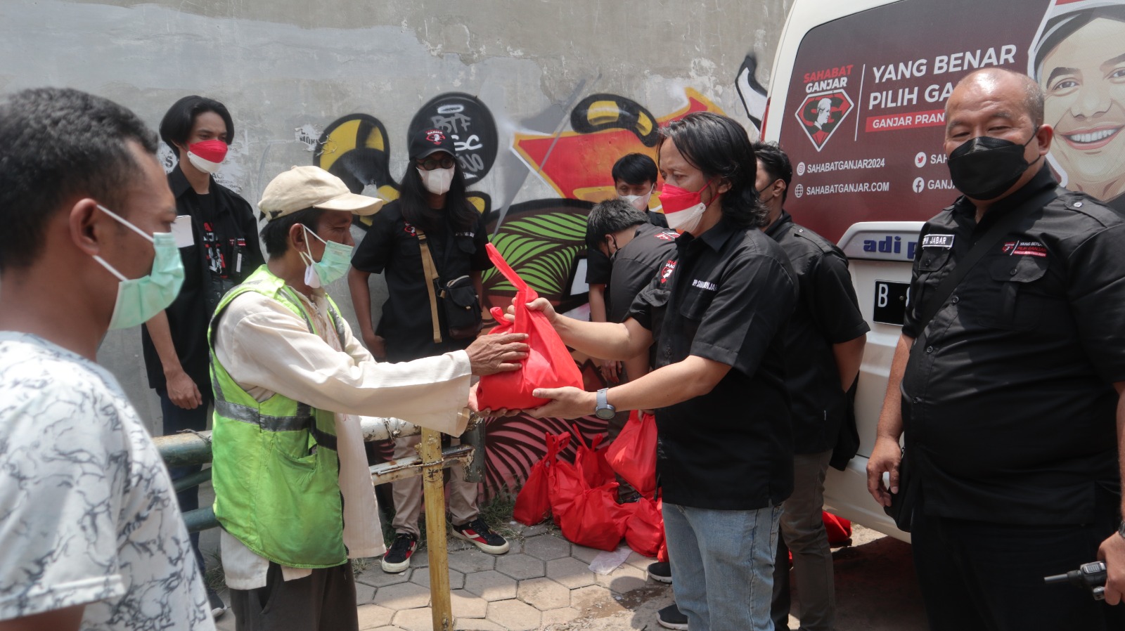 Masjid hingga Ponpes di Jabar Dibantu Sahabat Ganjar