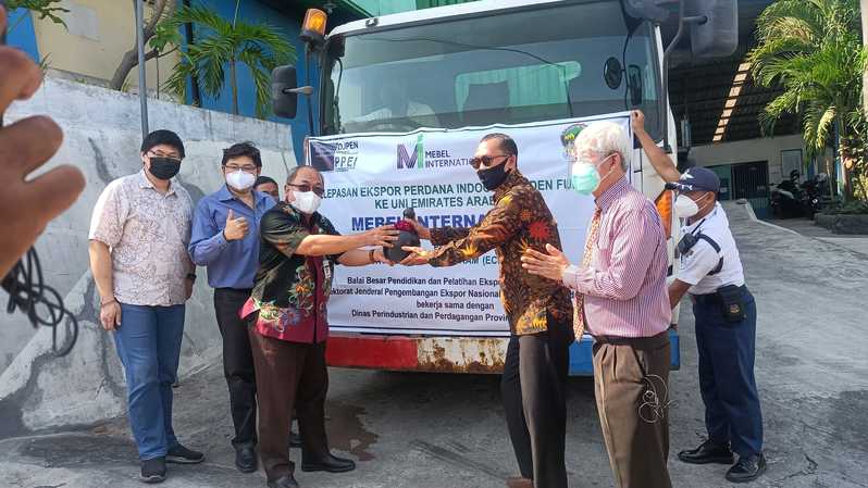 Pelepasan ekspor furniture ke EUA