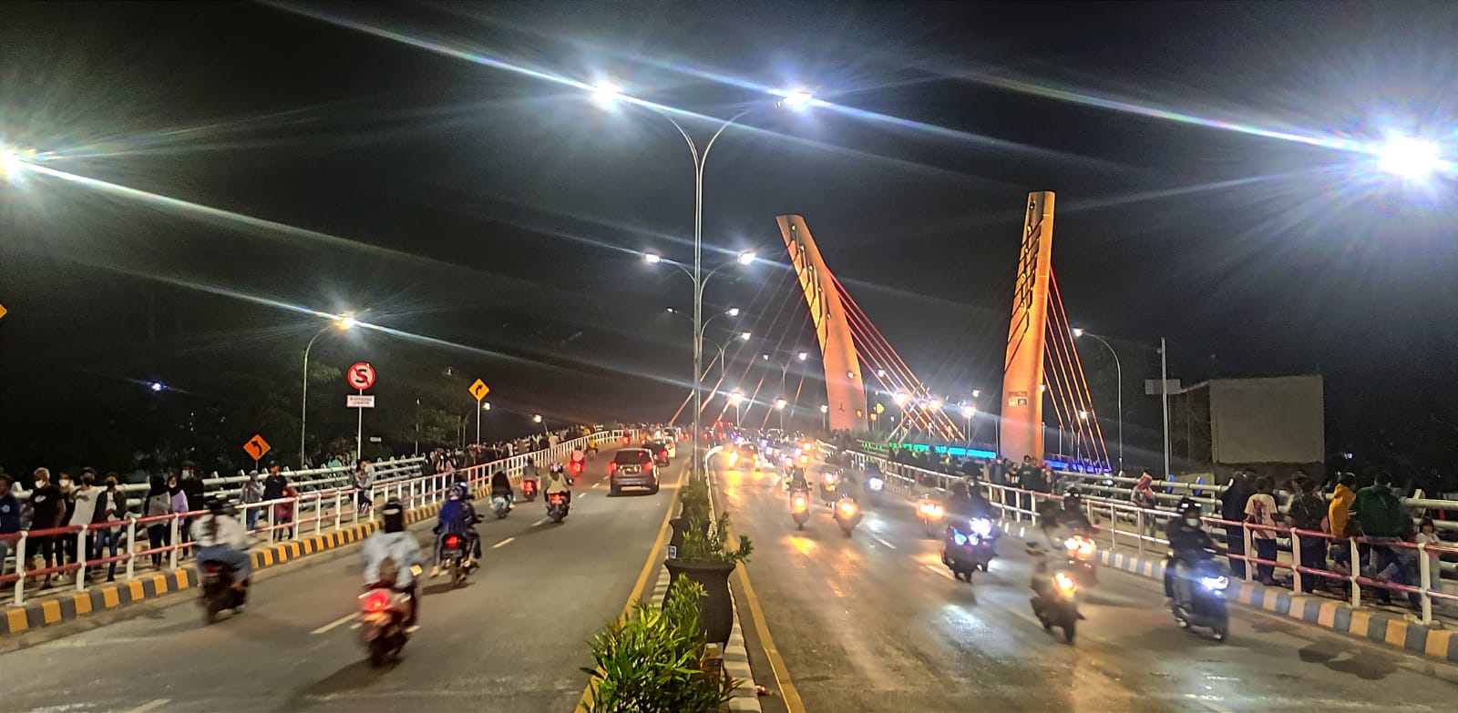 Jembatan lengkung sungai Alalak, yang menghubungkan Kota Banjarmasin dan Kabupaten Barito Kuala akan diresmikan Jokowi, Kamis (21/10)