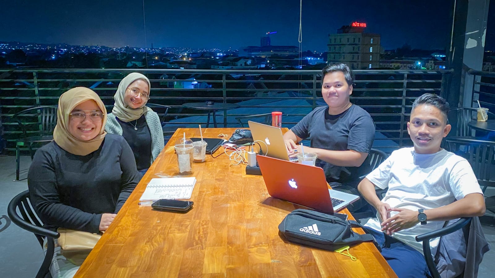 Empat pemuda-pemudi asal Batam, Kepulauan Riau, yang terpilih mengikuti Kongres Pendidikan Asia Iafor di Tokyo, Jepang.