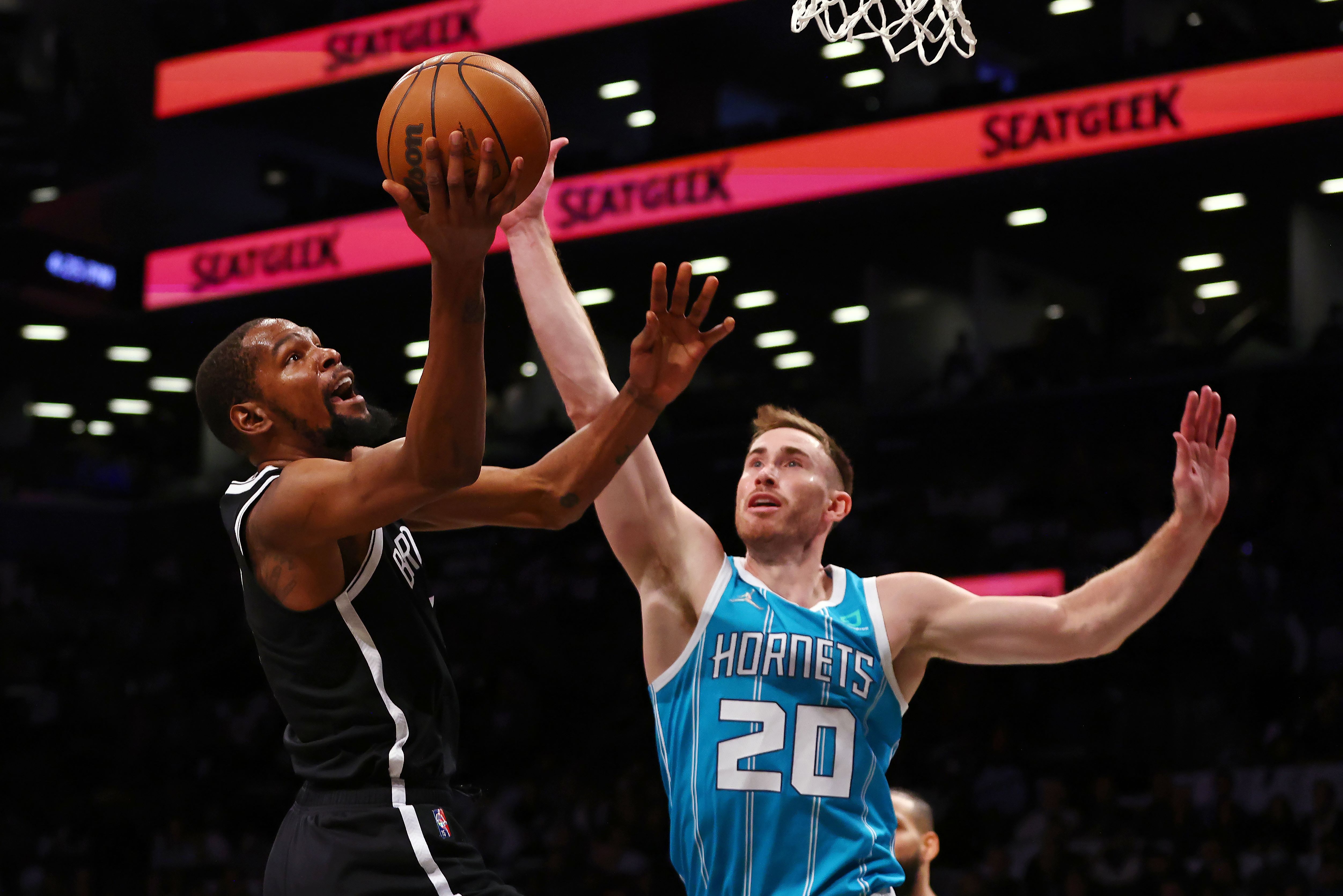Laga NBA antara Brooklyn Nets dan Charlotte Hornets.