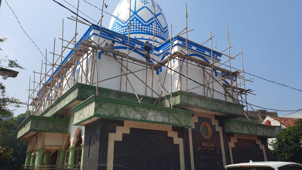 Proses renovasi ketiga tempat ibadah tersebut berlangsung mulai dari pertengahan September 2021 hingga akhir November 2021. 