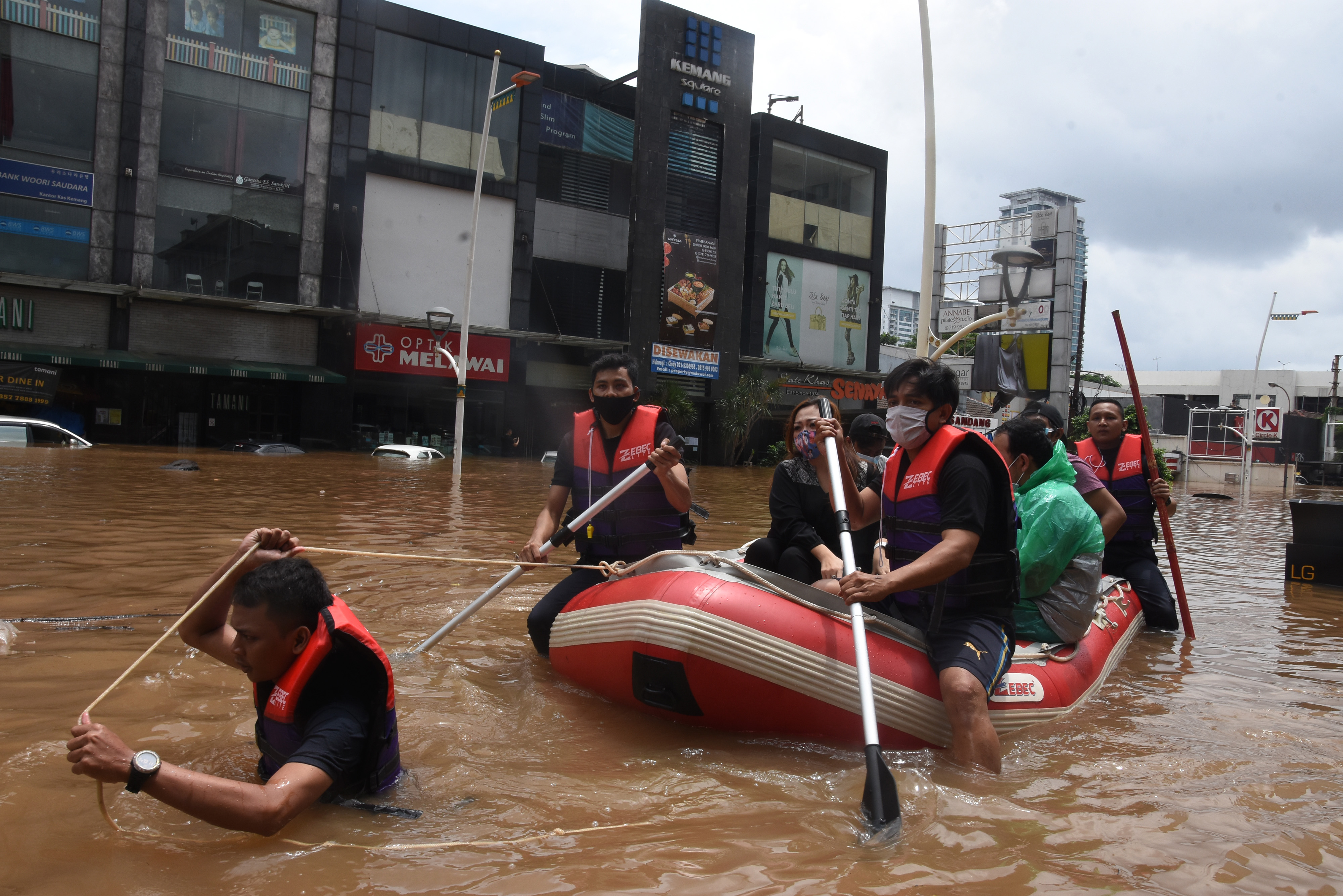 PDIP: Anies Jangan Takut Gusur Warga untuk Atasi Banjir