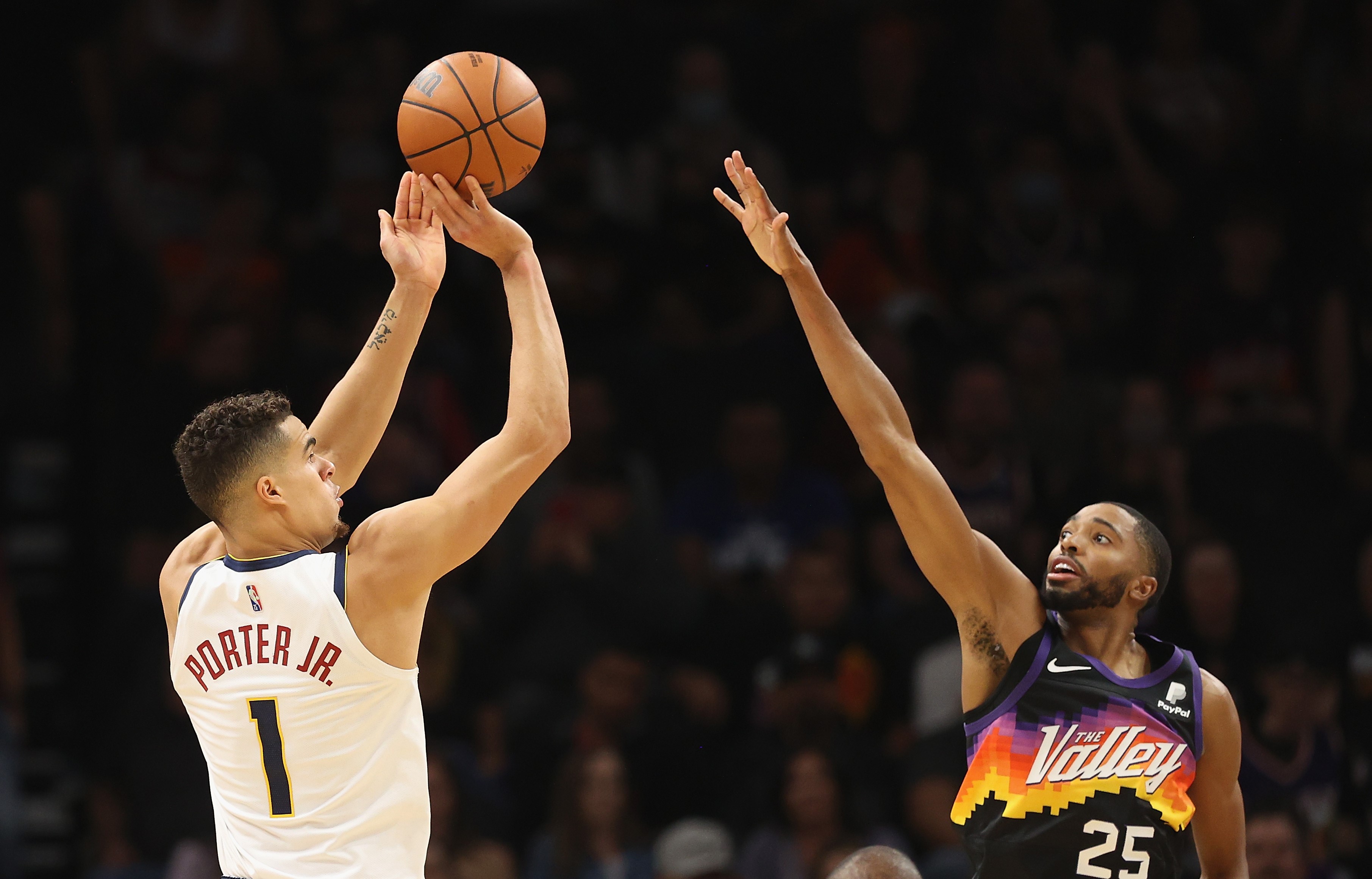 Laga Denver Nuggets melawan Phoenix Suns di Arizona, Amerika Serikat.