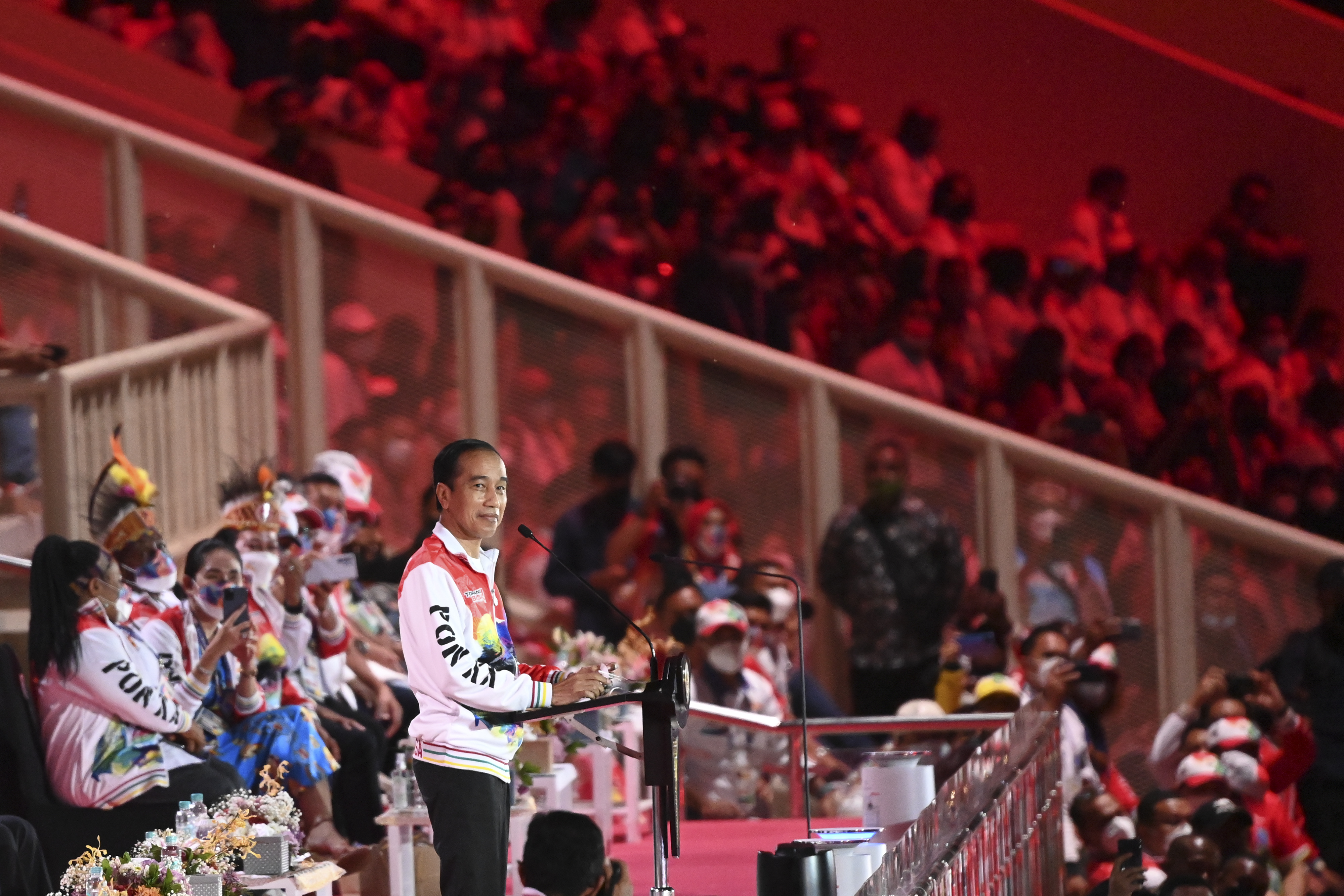 Presiden Joko Widodo tersenyum saat memberikan sambutan sekaligus membuka secara resmi PON Papua di Stadion Lukas Enembe, Papua.