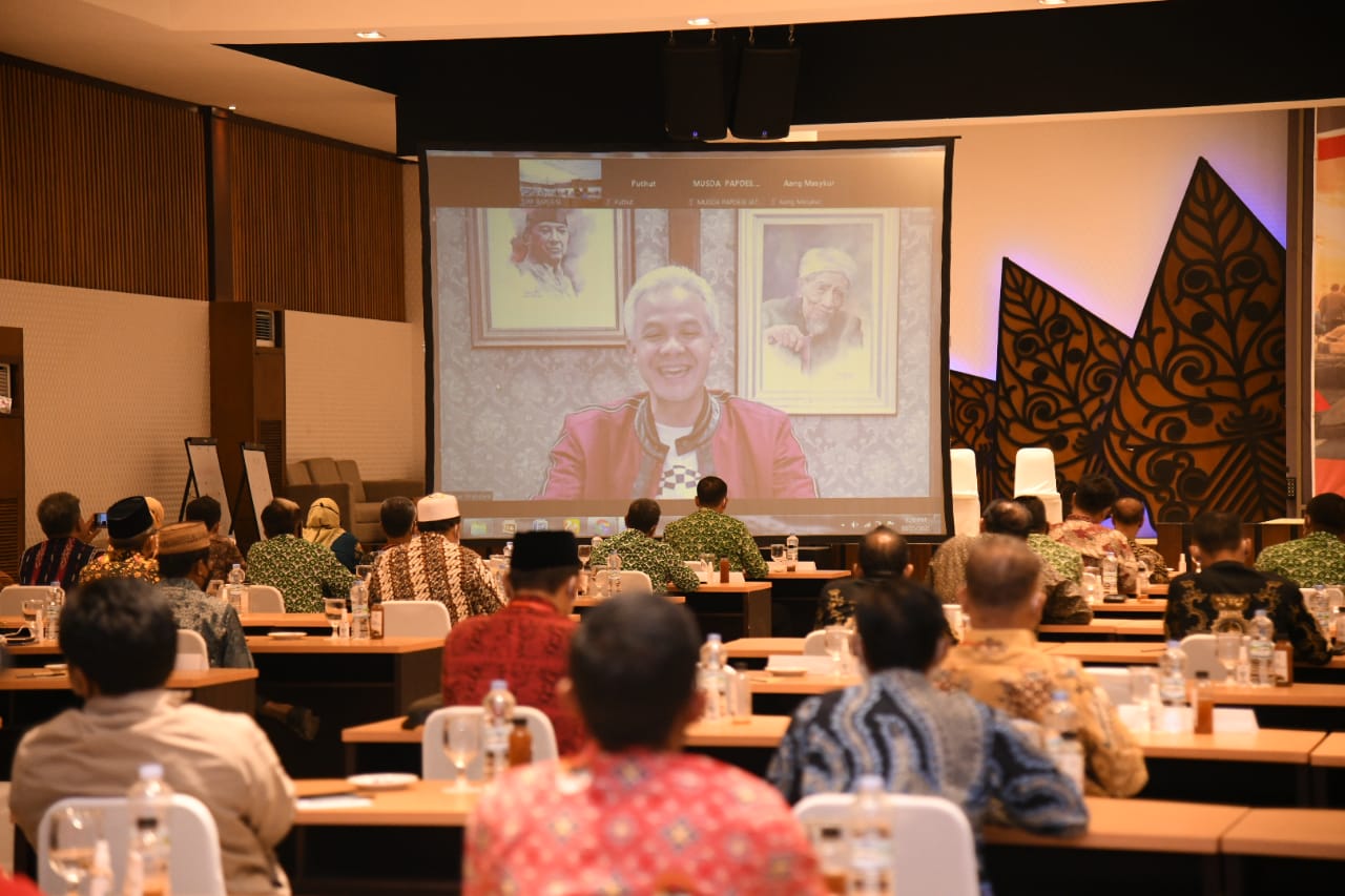 Ketua Dewan Pembina Papdesi, Ganjar Pranowo membuka Musda I Papdesi DPD Jateng secara virtual, Senin (25/10/)