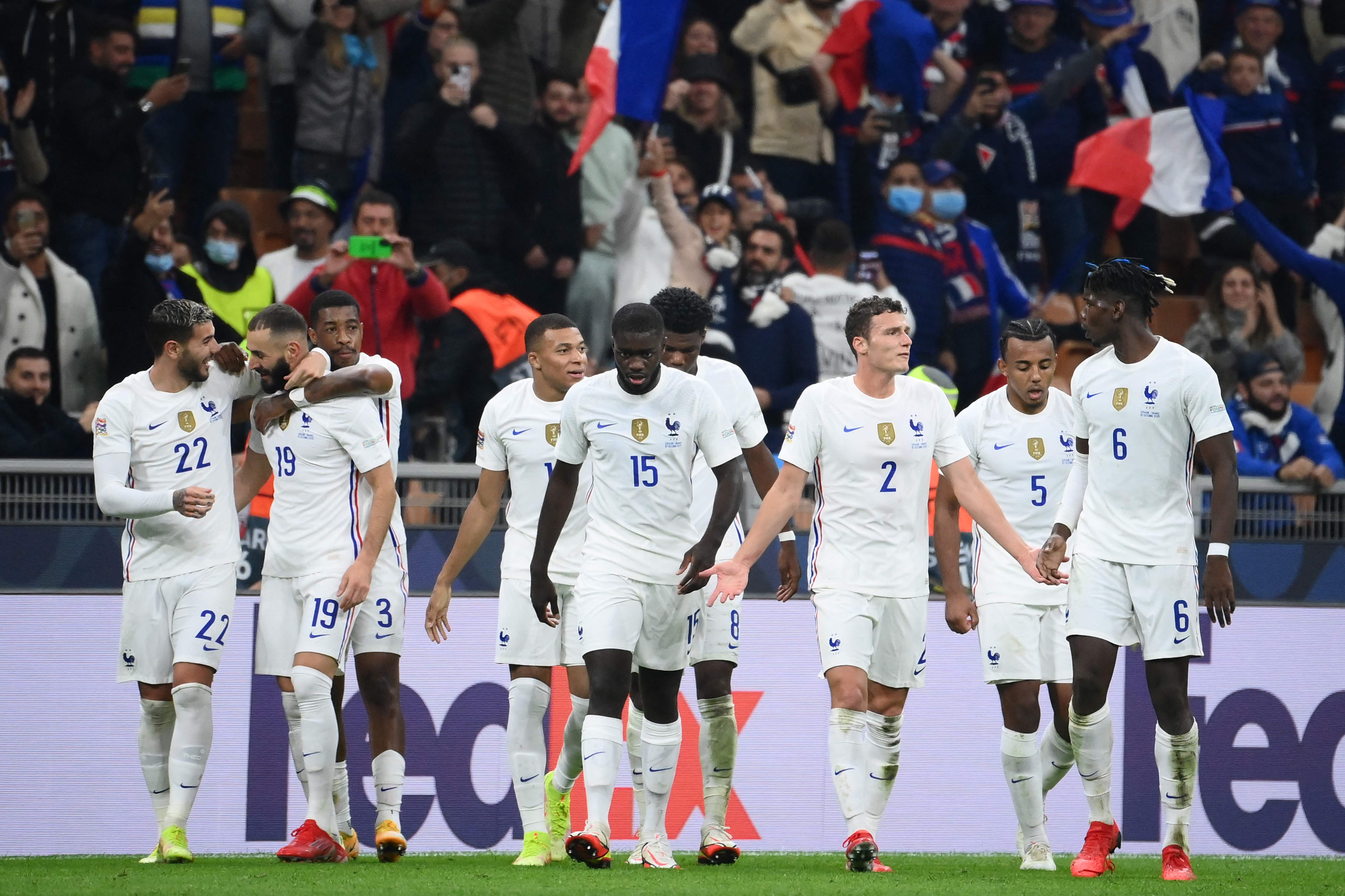 Para pemain Prancis melakukan selebrasi usai mencetak gol ke gawang Spanyol di laga final Liga Negara UEFA.