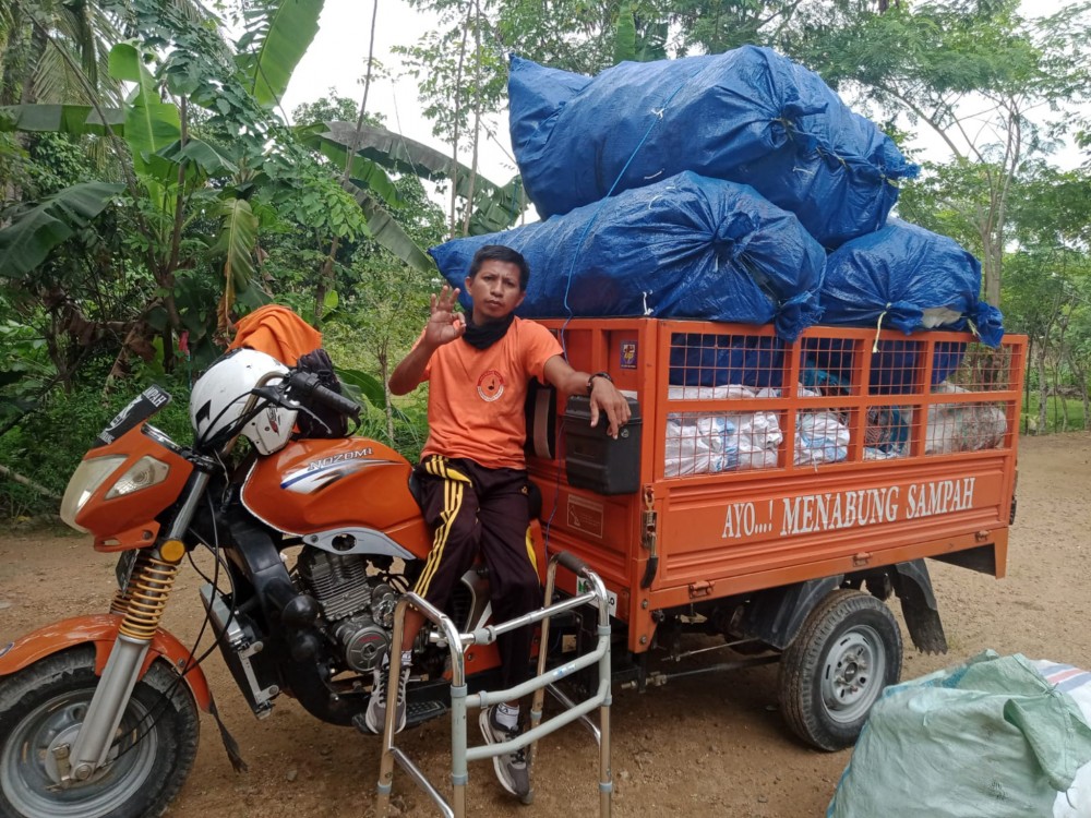 Penyandang disabilitas, Ali Topan, meraih Penghargaan Khusus Kalpataru 2021 