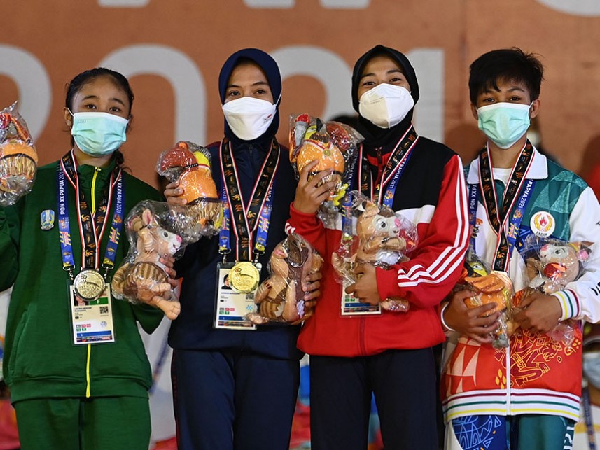 Selama kuliah, memang ia sudah memulai kariernya sebagai seorang atlet di cabang olahraga judo.